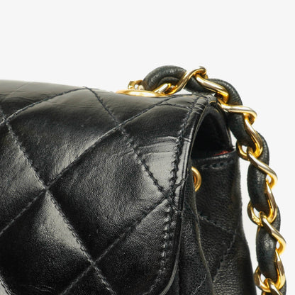 Chanel Square Single Flap Tasche aus schwarzem gestepptem Leder