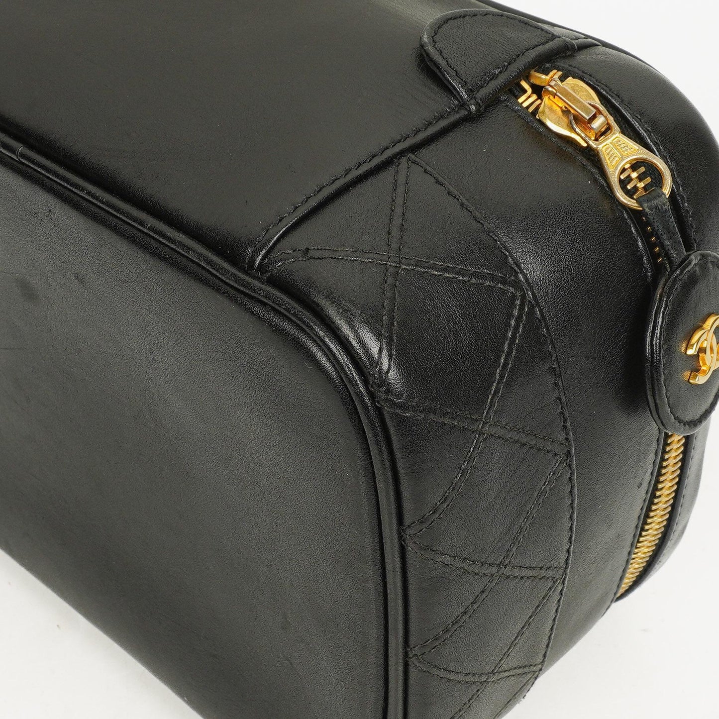 Chanel Vanity Case aus schwarzem gestepptem Leder