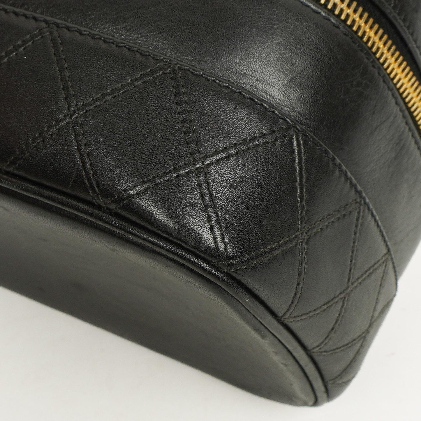 Chanel Vanity Case aus schwarzem gestepptem Leder