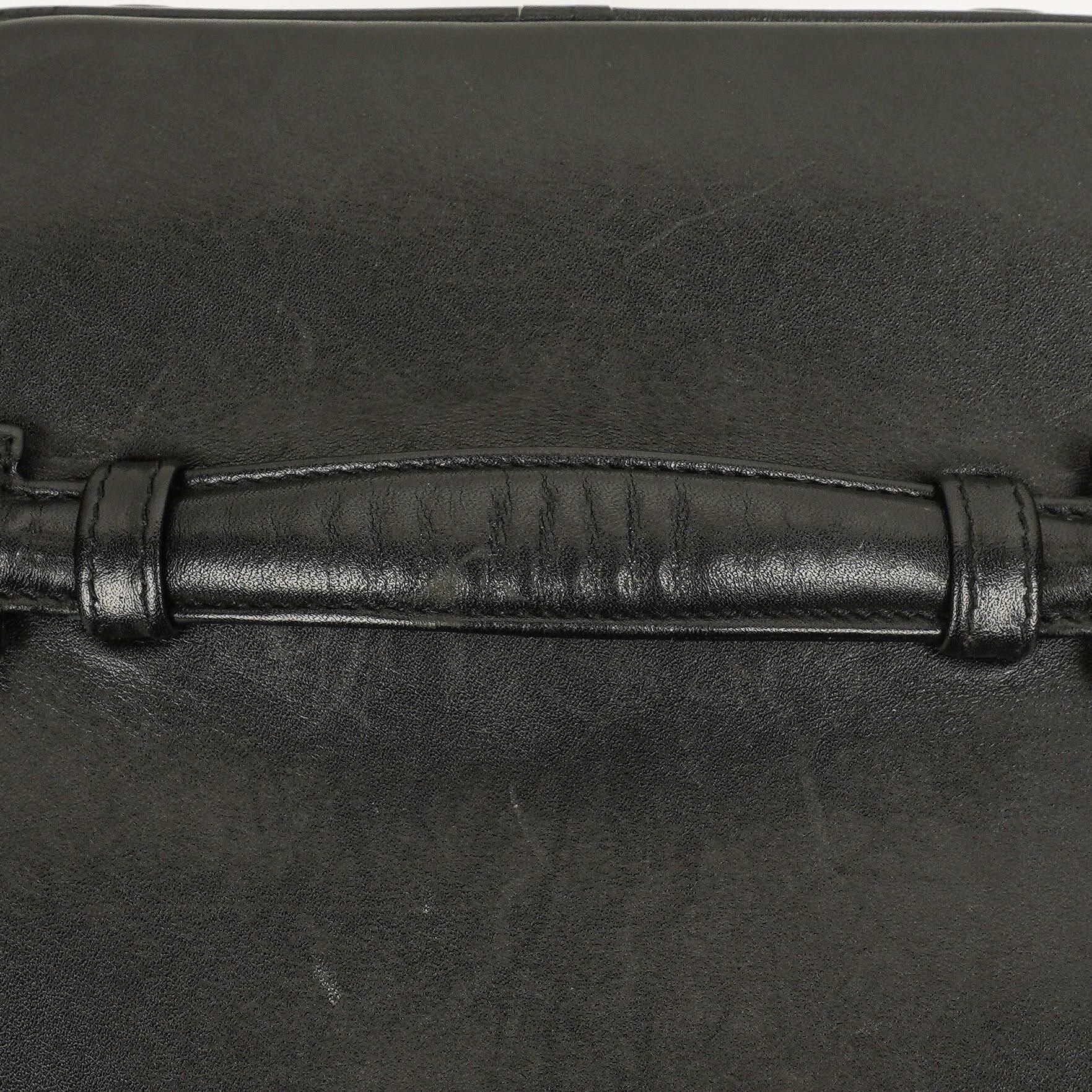 Chanel Vanity Case aus schwarzem gestepptem Leder