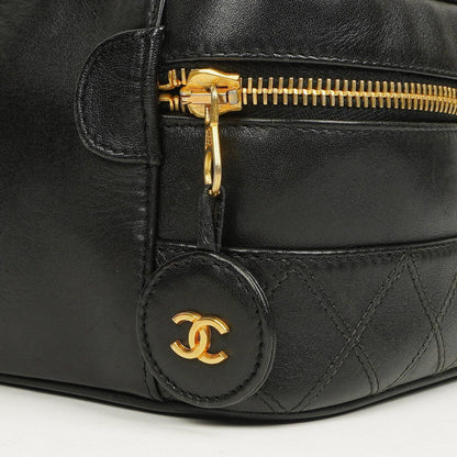 Chanel Vanity Case aus schwarzem gestepptem Leder