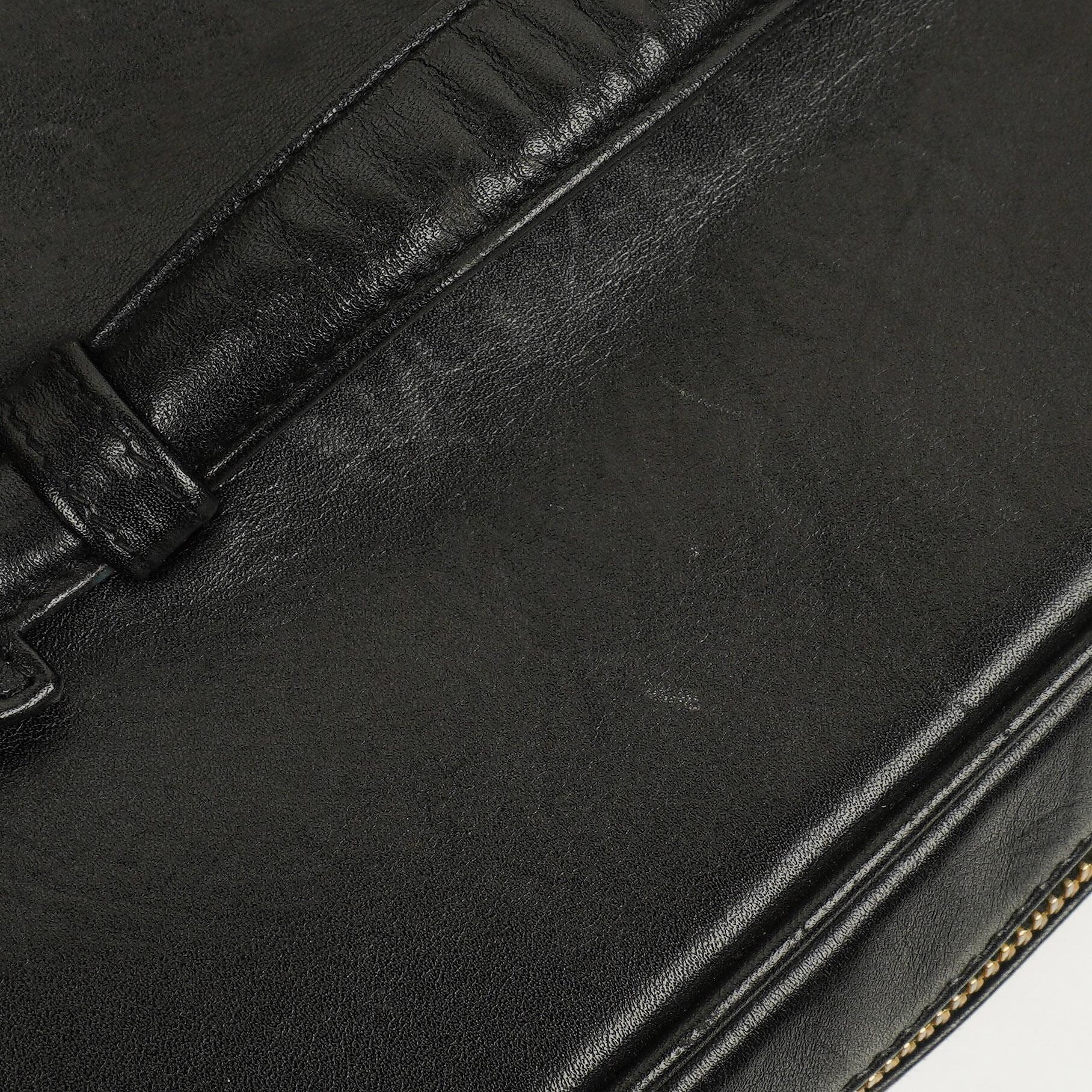 Chanel Vanity Case aus schwarzem gestepptem Leder