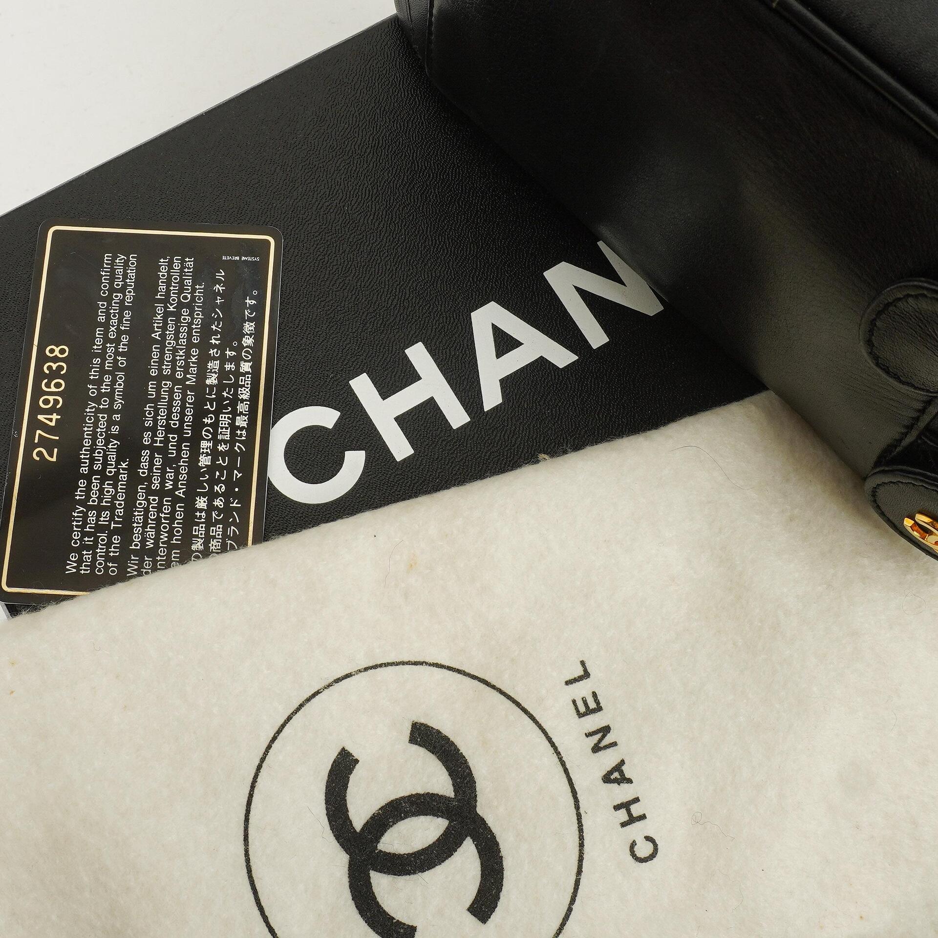 Chanel Vanity Case aus schwarzem gestepptem Leder