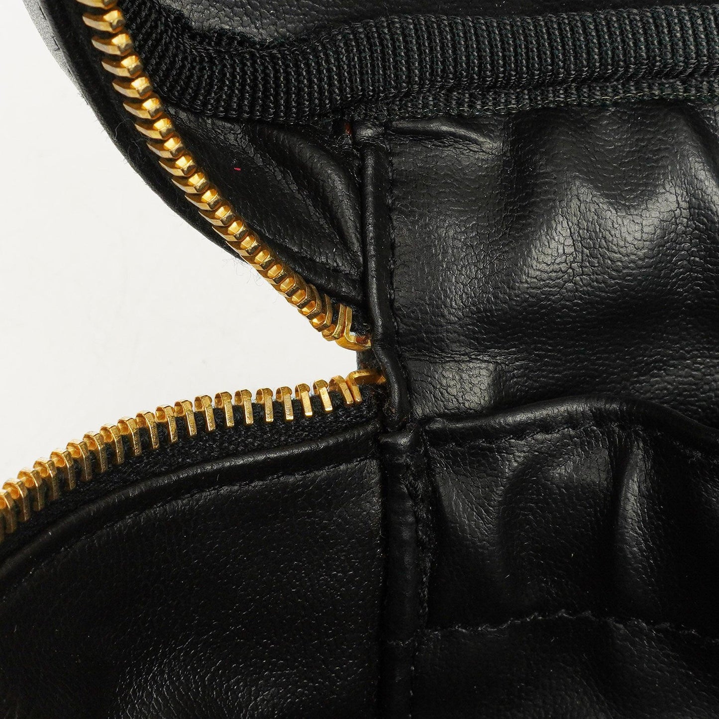 Chanel Vanity Case aus schwarzem gestepptem Leder