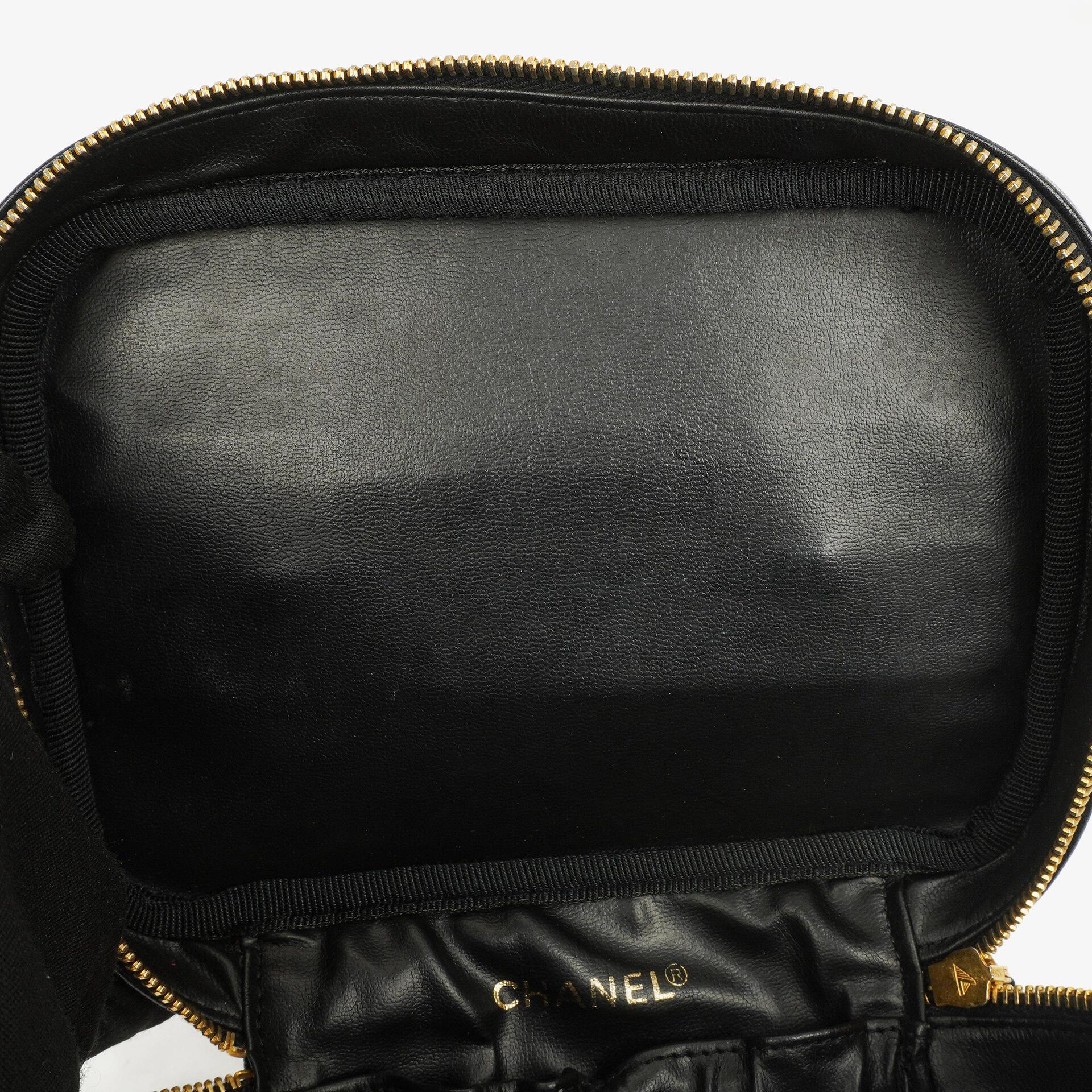 Chanel Vanity Case aus schwarzem gestepptem Leder