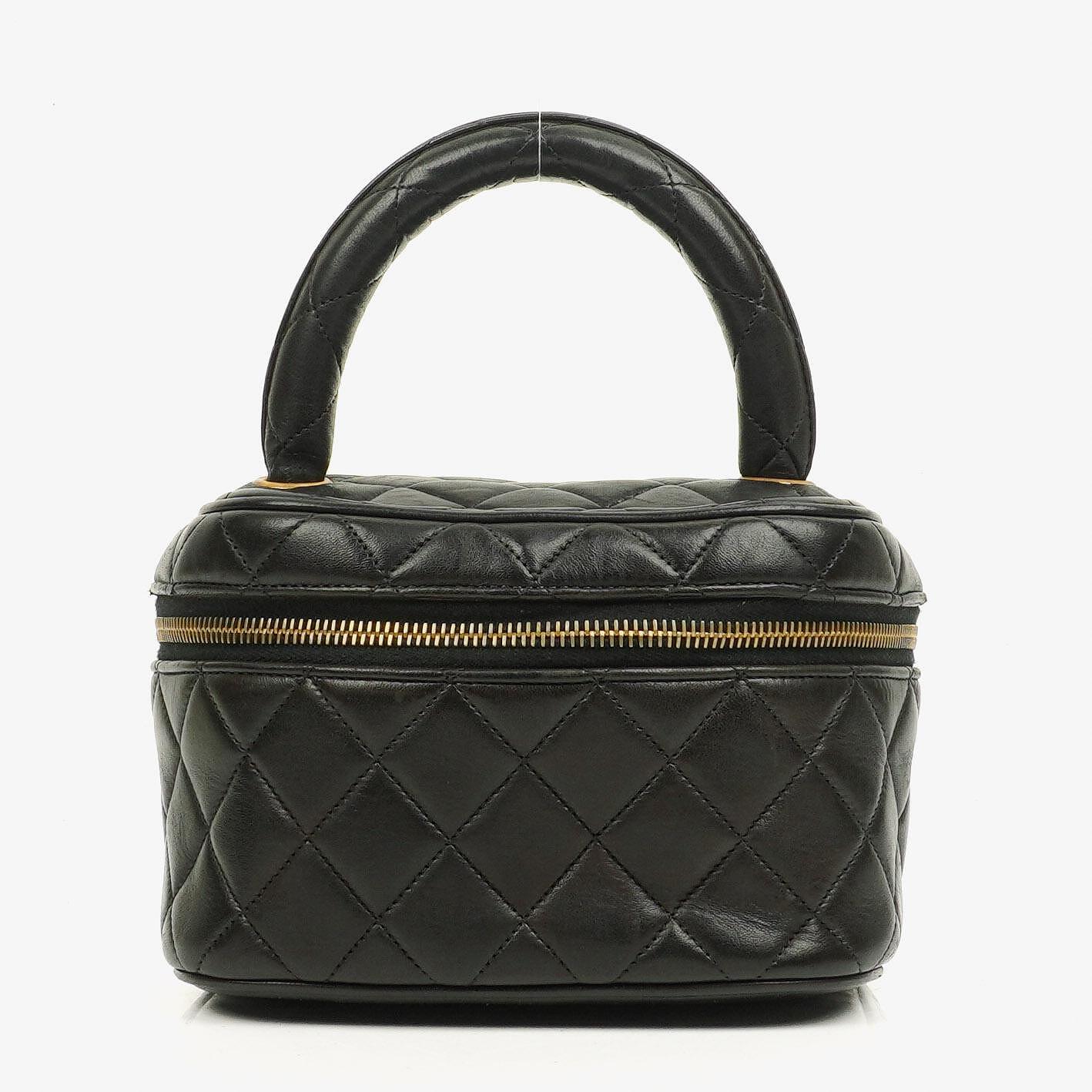Chanel schwarzer gesteppter Kosmetikkoffer aus Leder