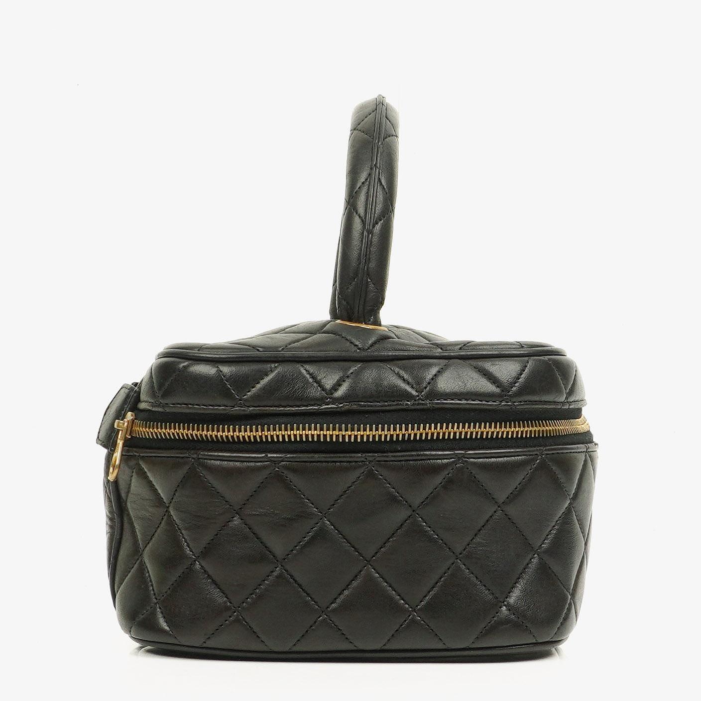 Chanel schwarzer gesteppter Kosmetikkoffer aus Leder