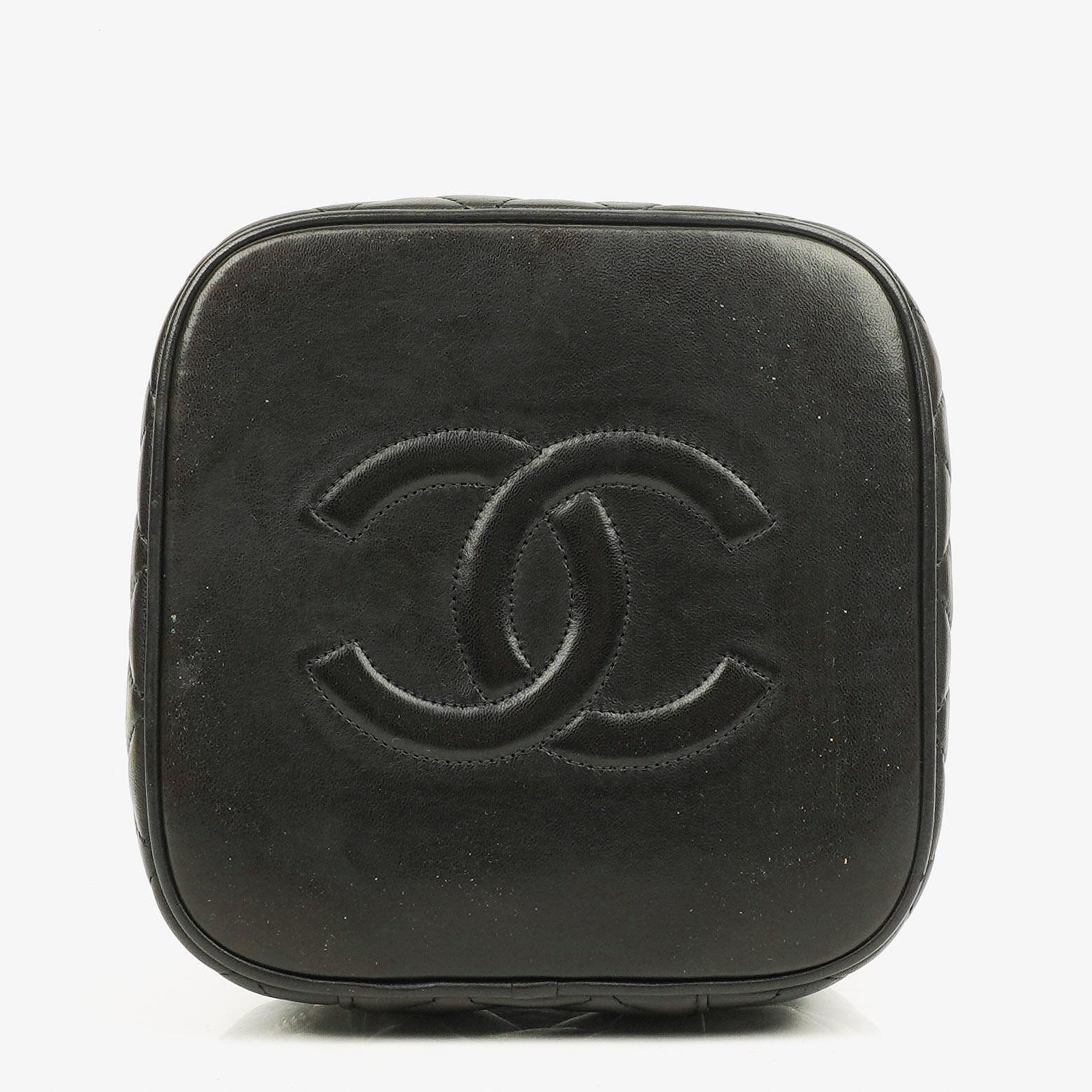 Chanel schwarzer gesteppter Kosmetikkoffer aus Leder