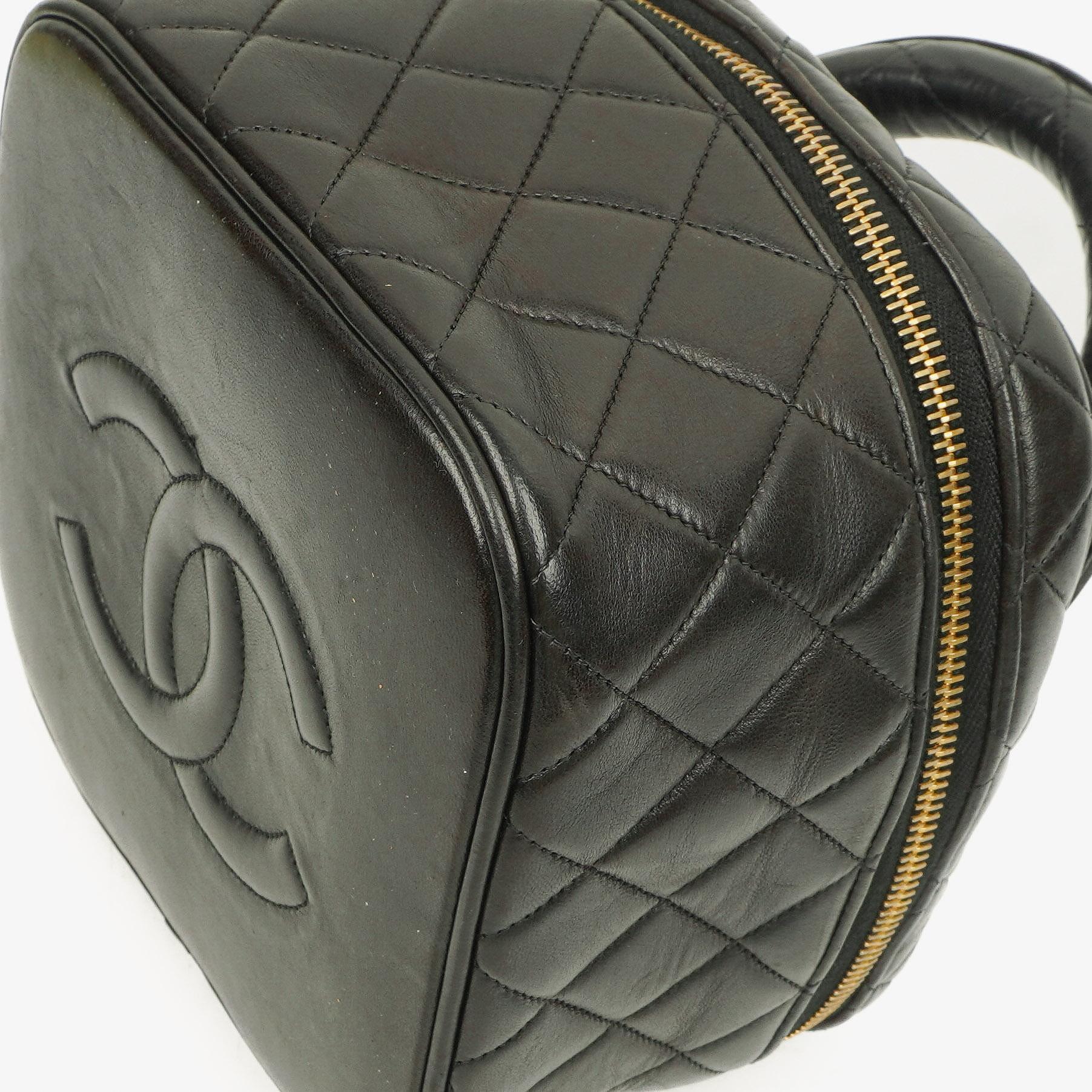 Chanel schwarzer gesteppter Kosmetikkoffer aus Leder