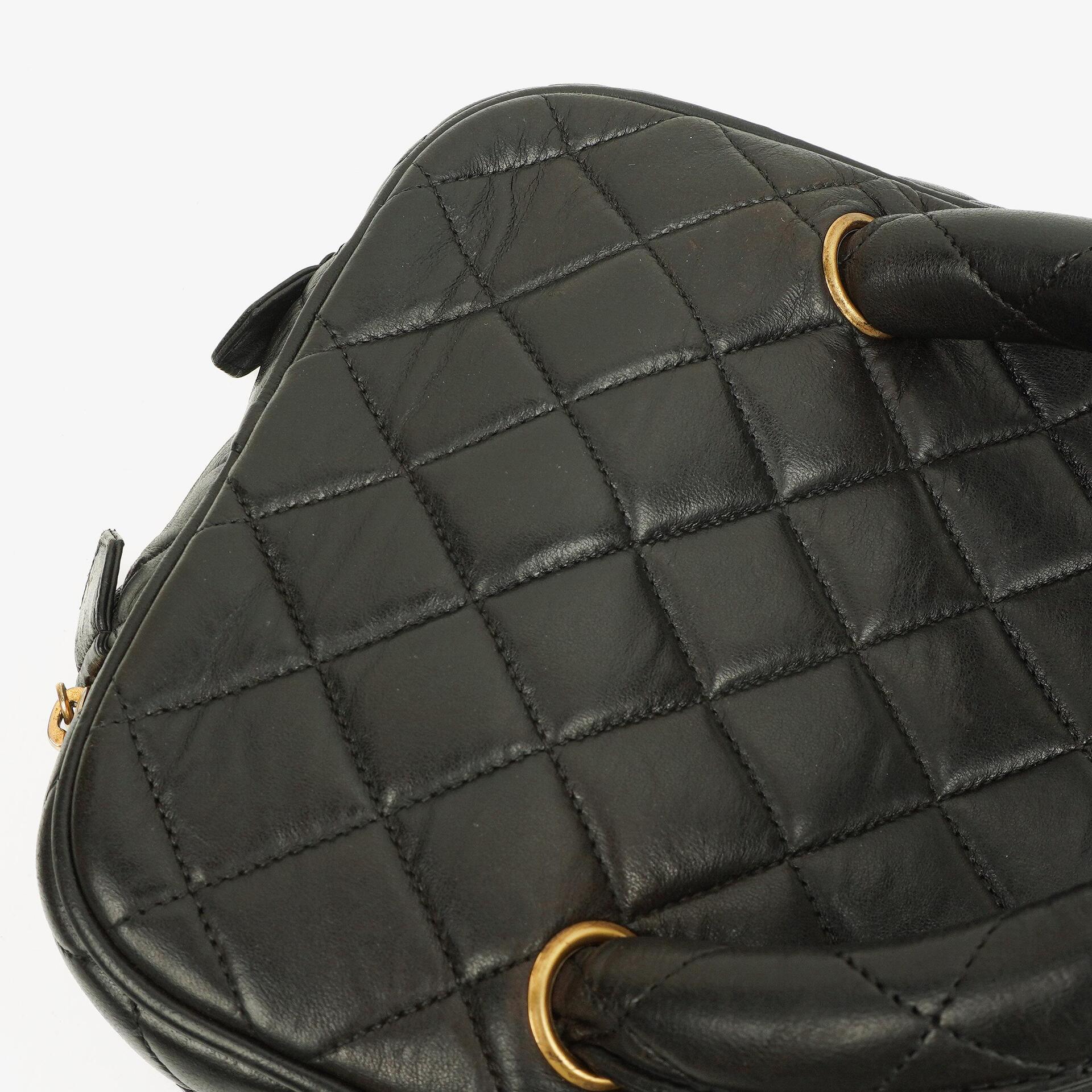 Chanel schwarzer gesteppter Kosmetikkoffer aus Leder