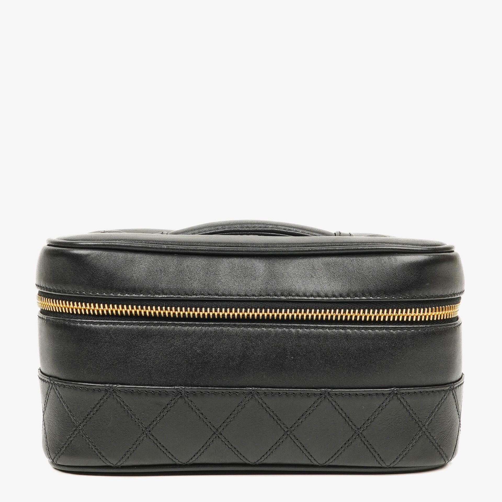 Chanel Vanity Case aus schwarzem gestepptem Leder