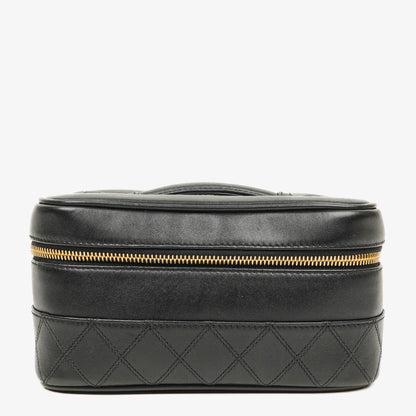 Chanel Vanity Case aus schwarzem gestepptem Leder