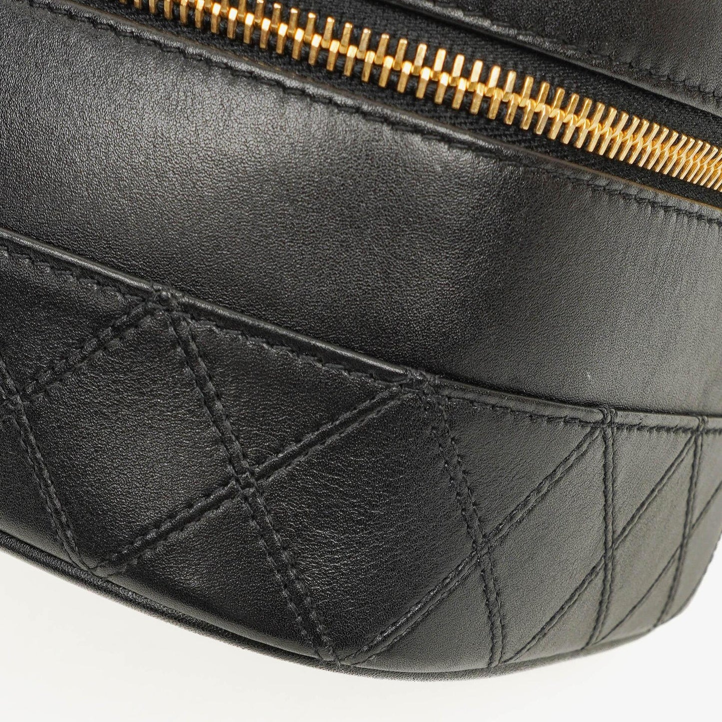 Chanel Vanity Case aus schwarzem gestepptem Leder