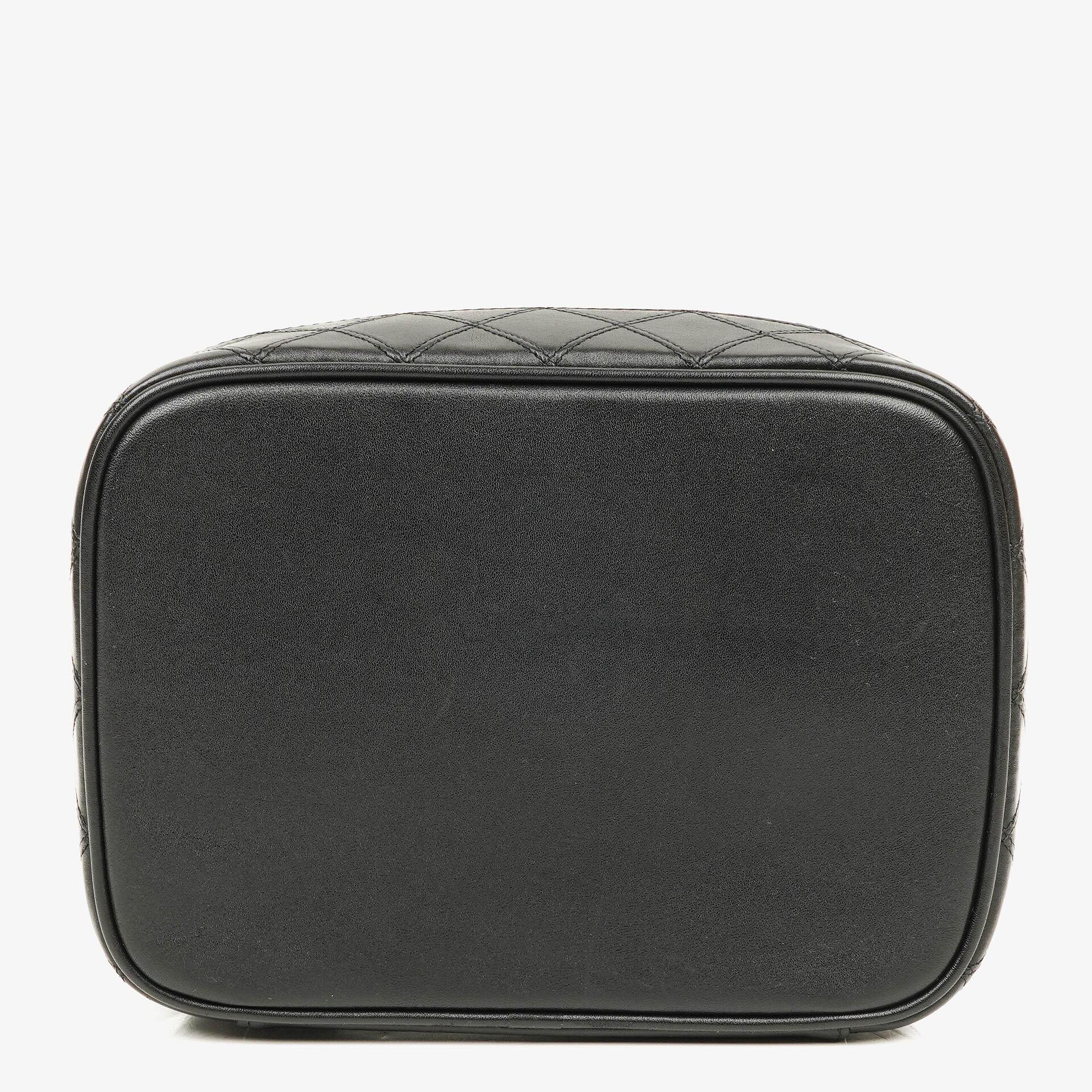 Chanel Vanity Case aus schwarzem gestepptem Leder