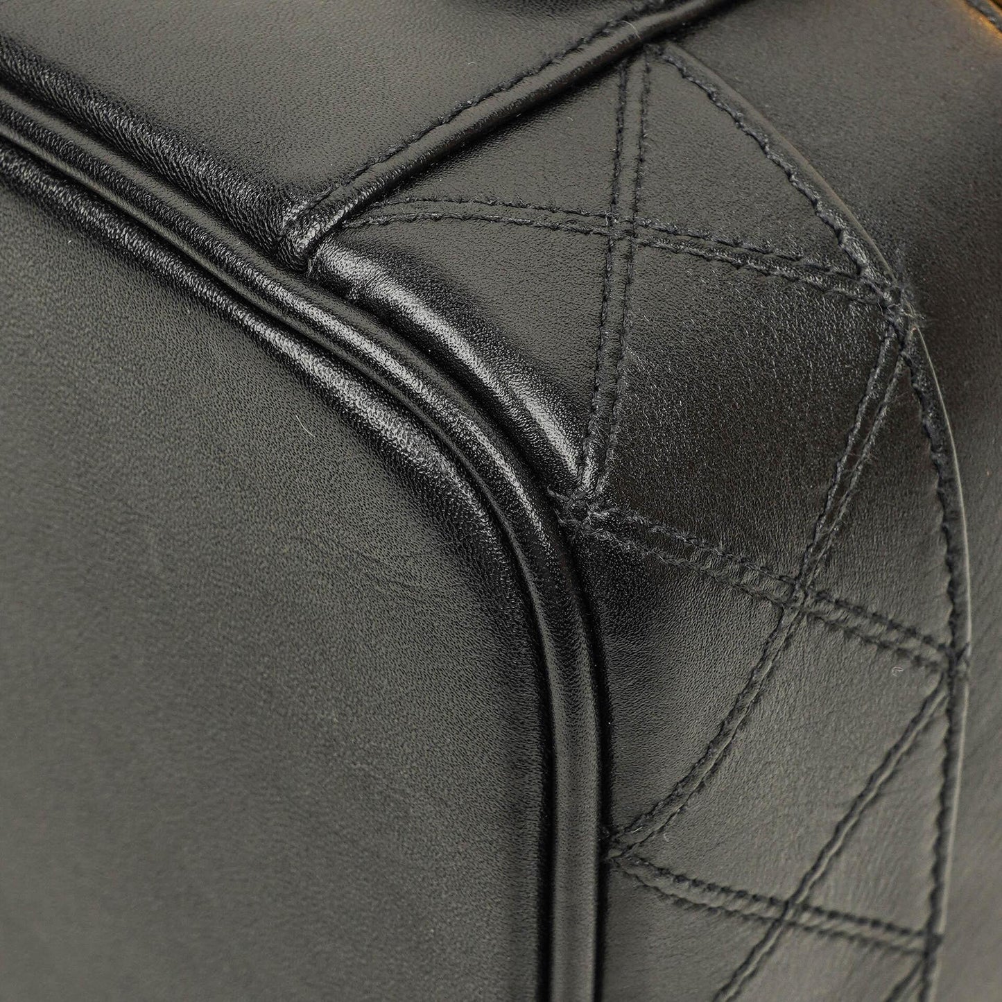 Chanel Vanity Case aus schwarzem gestepptem Leder