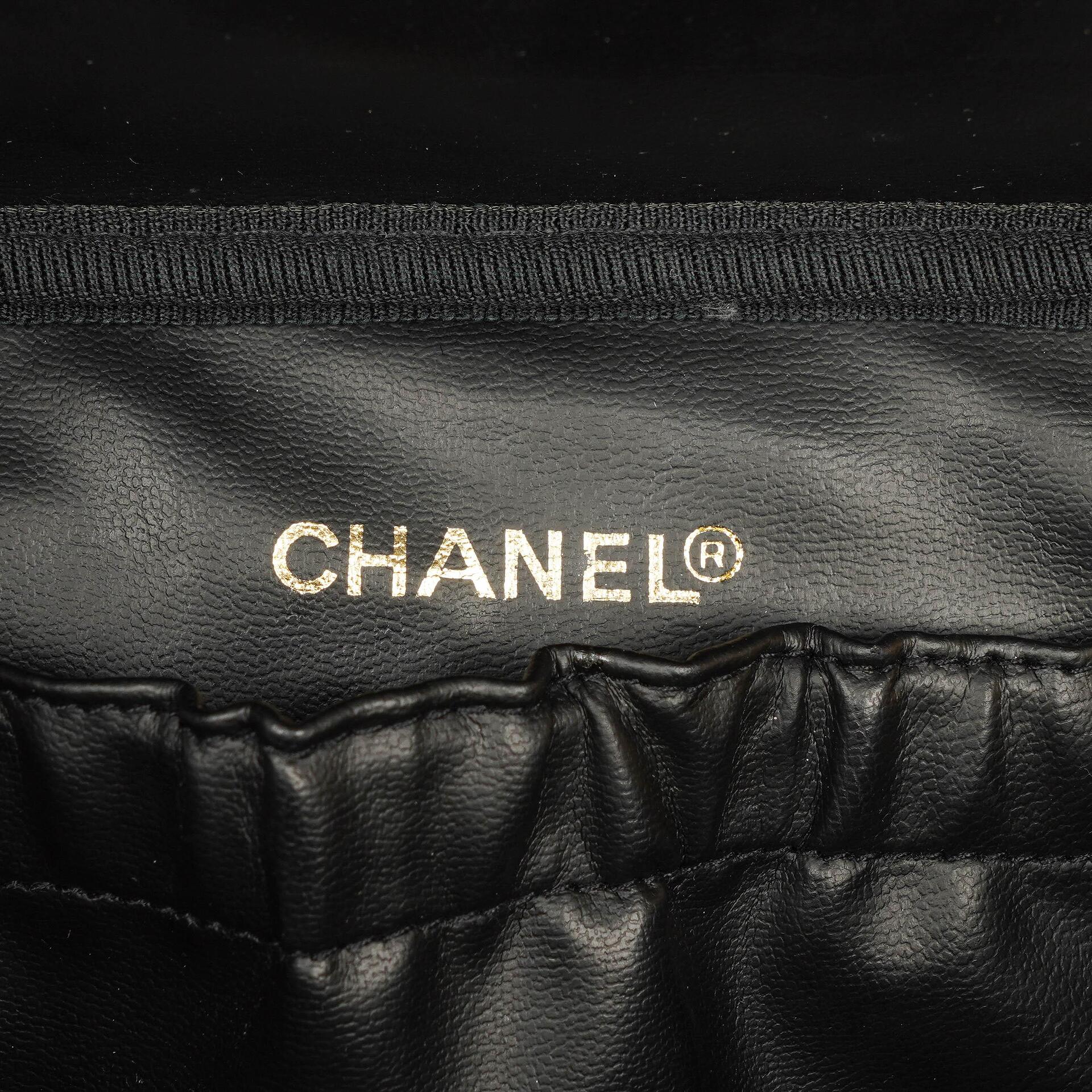 Chanel Vanity Case aus schwarzem gestepptem Leder