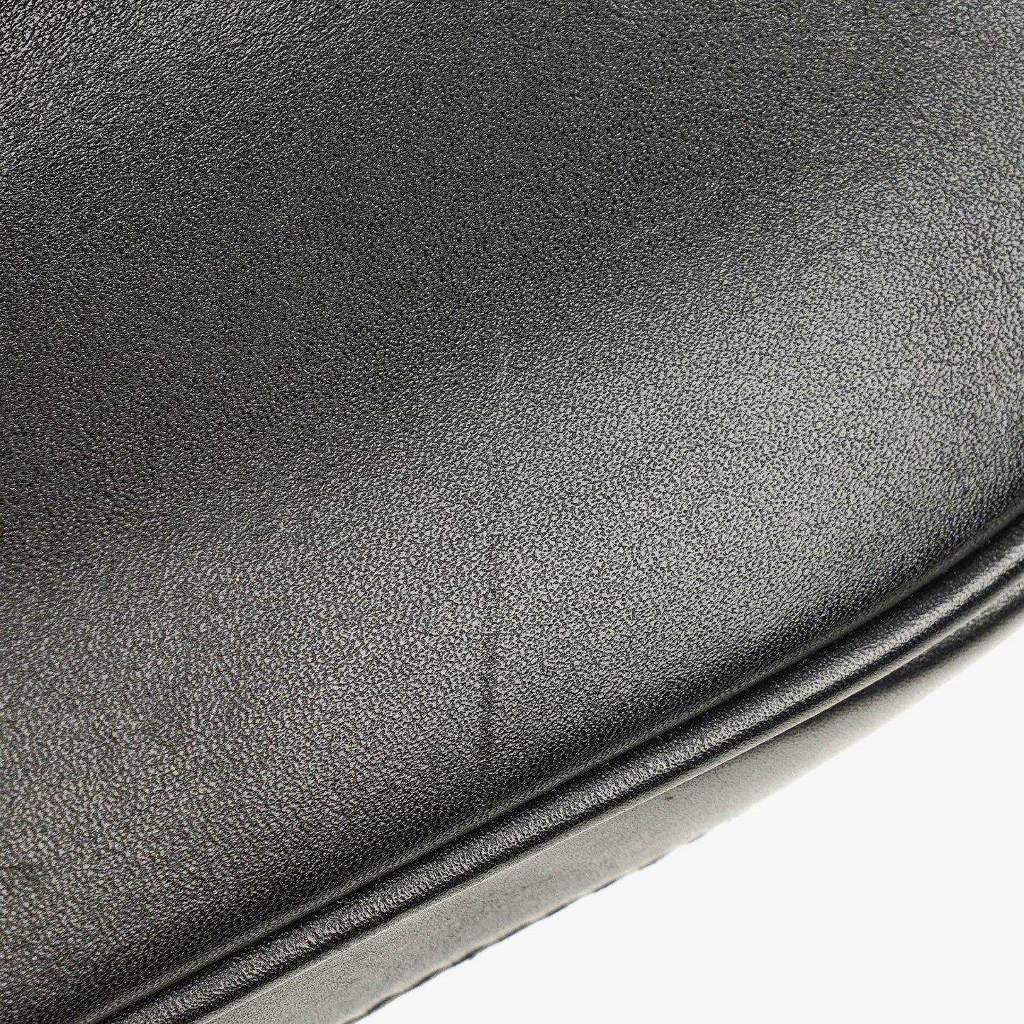 Chanel Vanity Case aus schwarzem gestepptem Leder