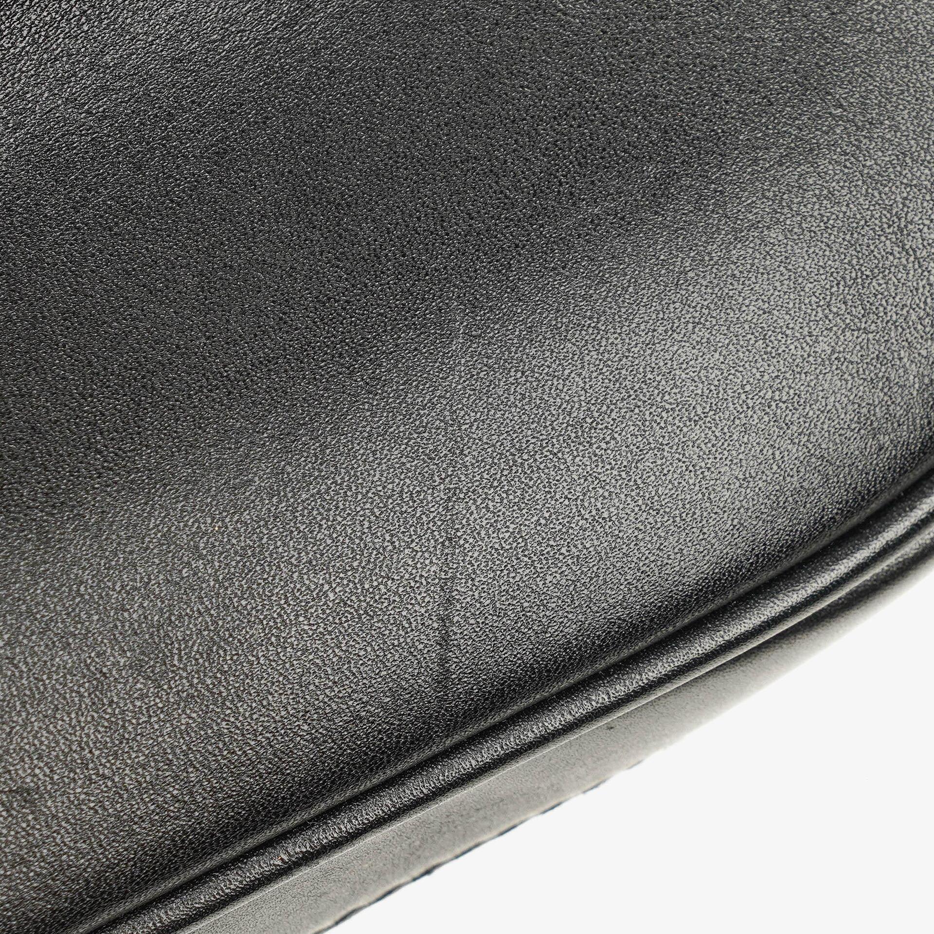 Chanel Vanity Case aus schwarzem gestepptem Leder
