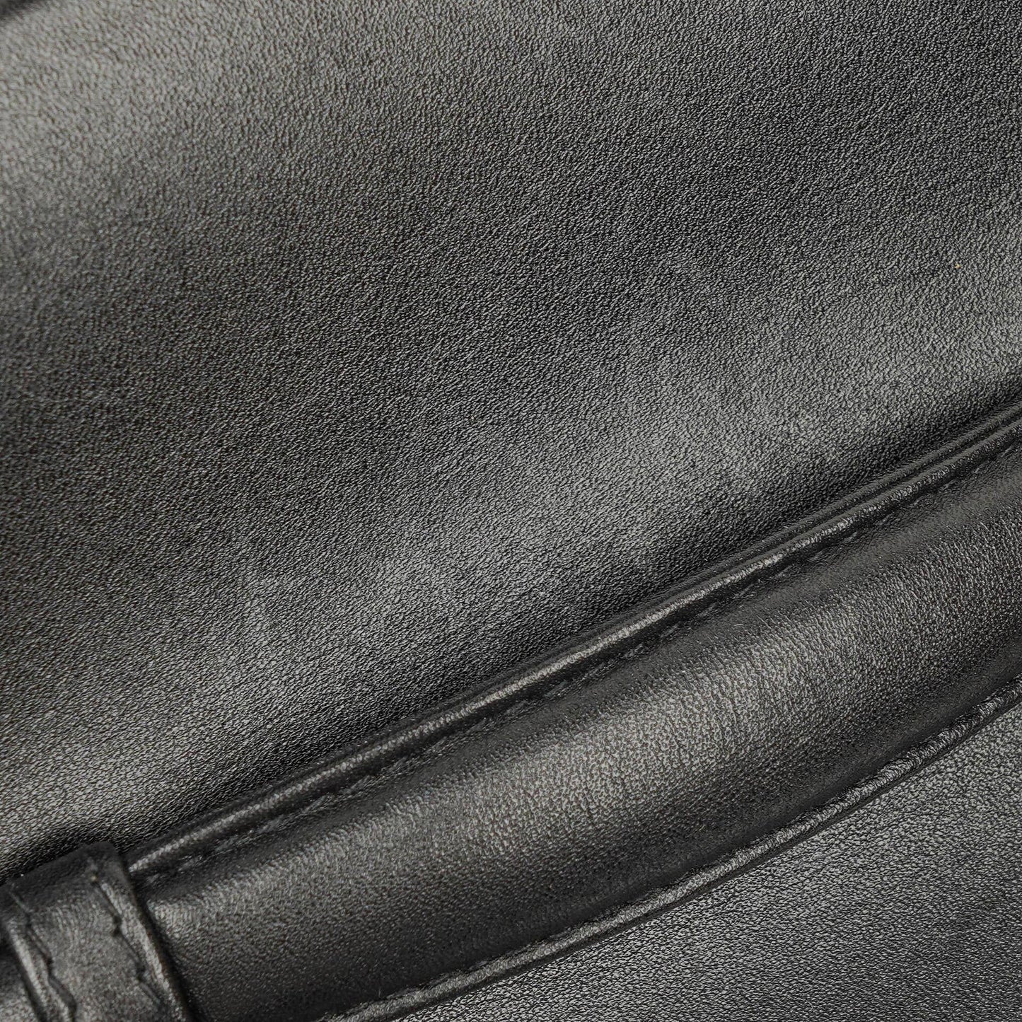 Chanel Vanity Case aus schwarzem gestepptem Leder