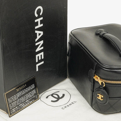 Chanel Vanity Case aus schwarzem gestepptem Leder