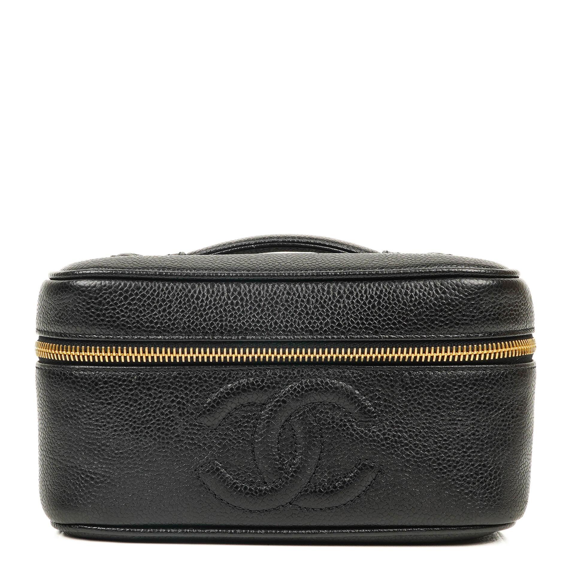 Chanel Kosmetikkoffer aus schwarzem gestepptem Leder