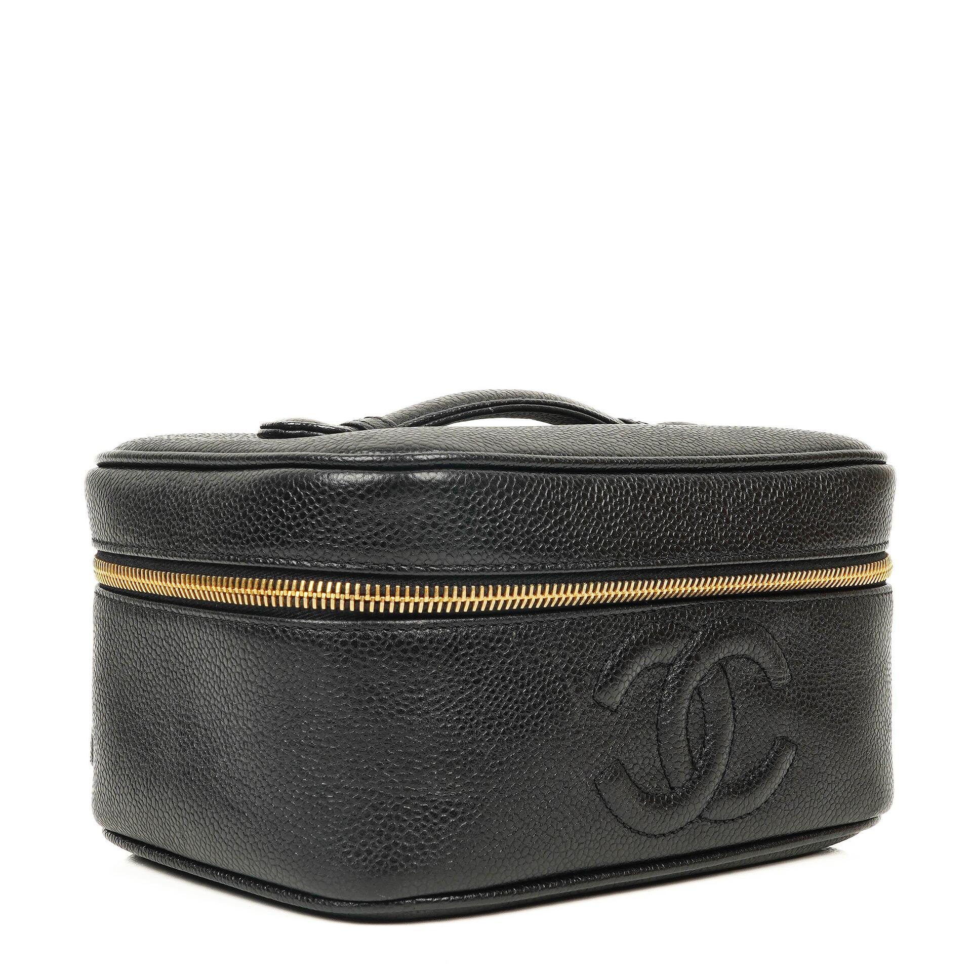 Chanel Kosmetikkoffer aus schwarzem gestepptem Leder