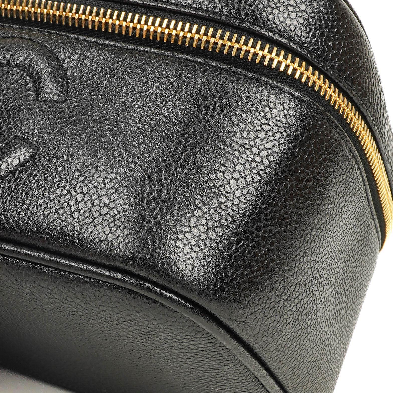 Chanel Kosmetikkoffer aus schwarzem gestepptem Leder