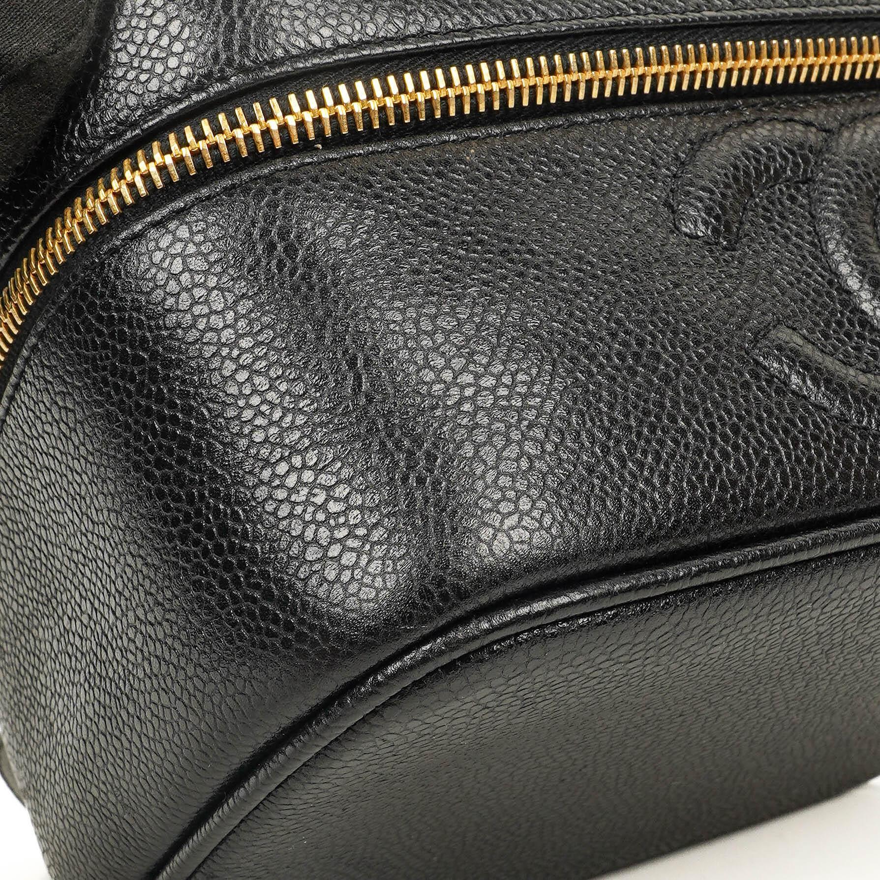 Chanel Kosmetikkoffer aus schwarzem gestepptem Leder