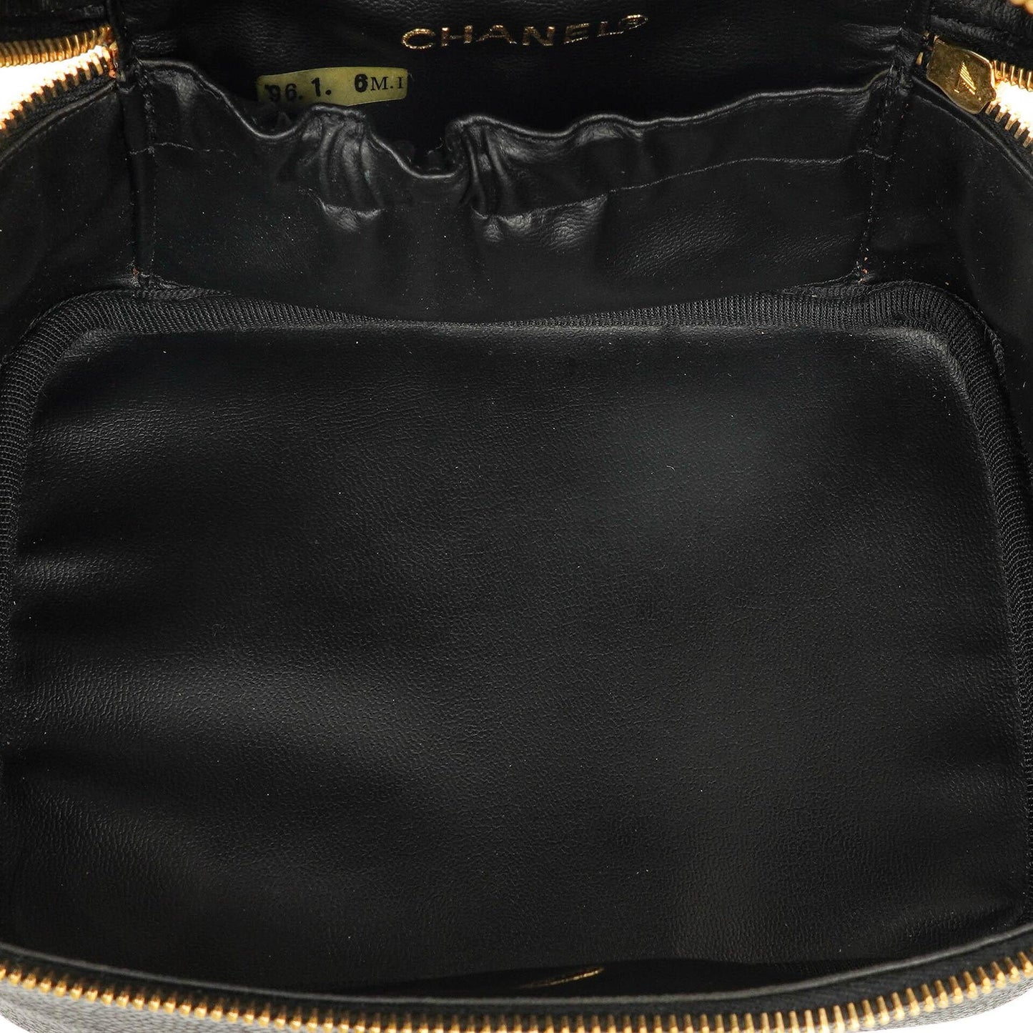 Chanel Kosmetikkoffer aus schwarzem gestepptem Leder