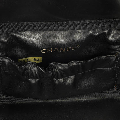 Chanel Kosmetikkoffer aus schwarzem gestepptem Leder