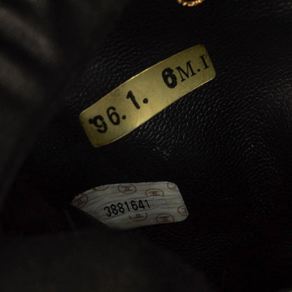 Chanel Kosmetikkoffer aus schwarzem gestepptem Leder