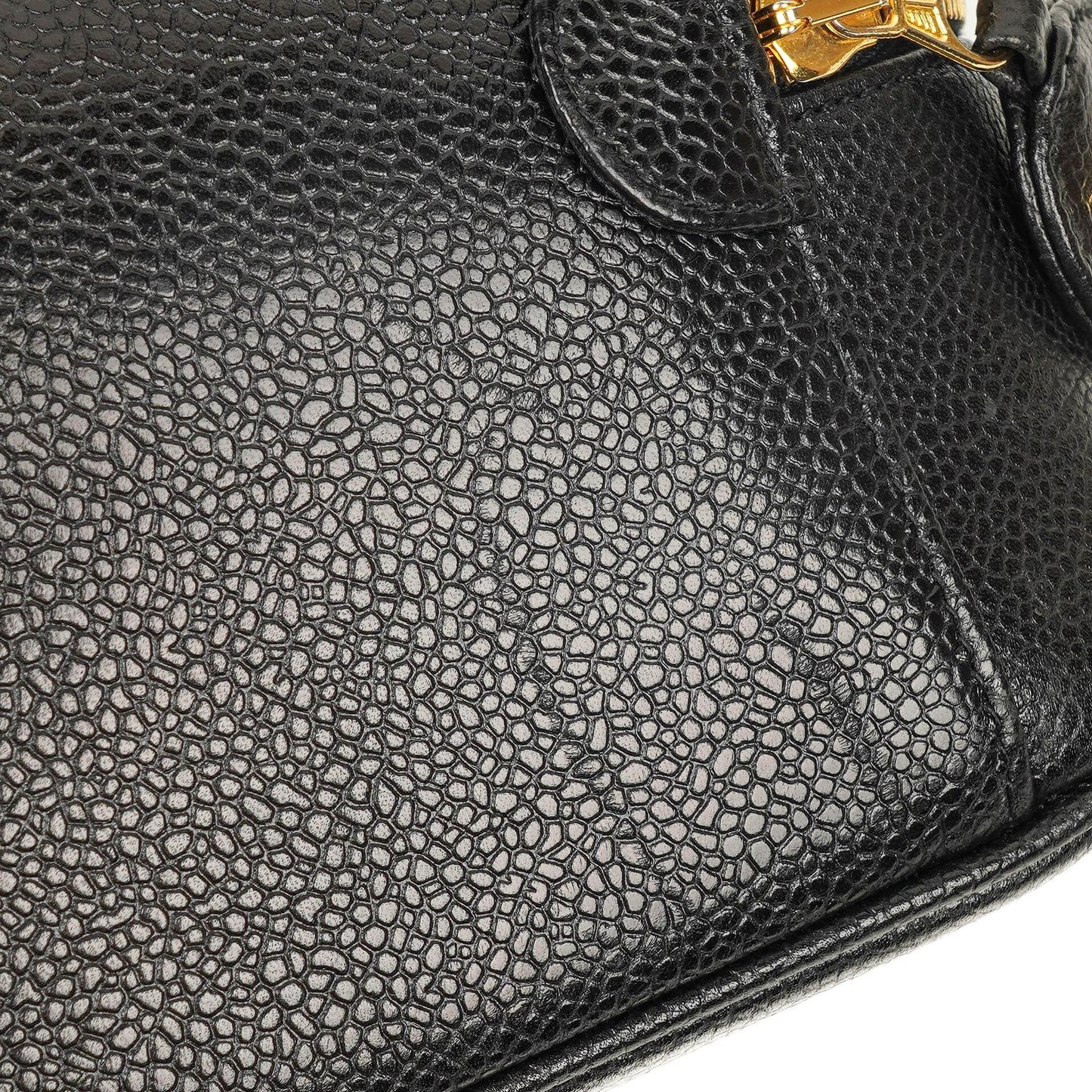 Chanel Kosmetikkoffer aus schwarzem gestepptem Leder