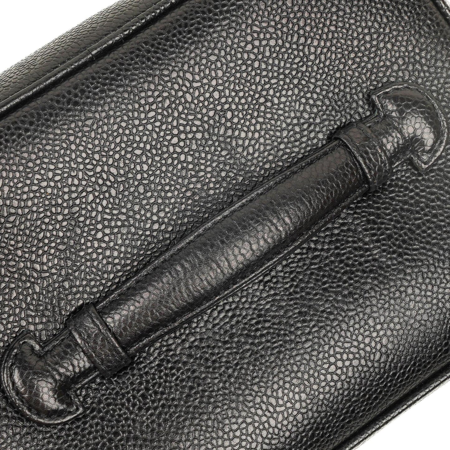 Chanel Kosmetikkoffer aus schwarzem gestepptem Leder