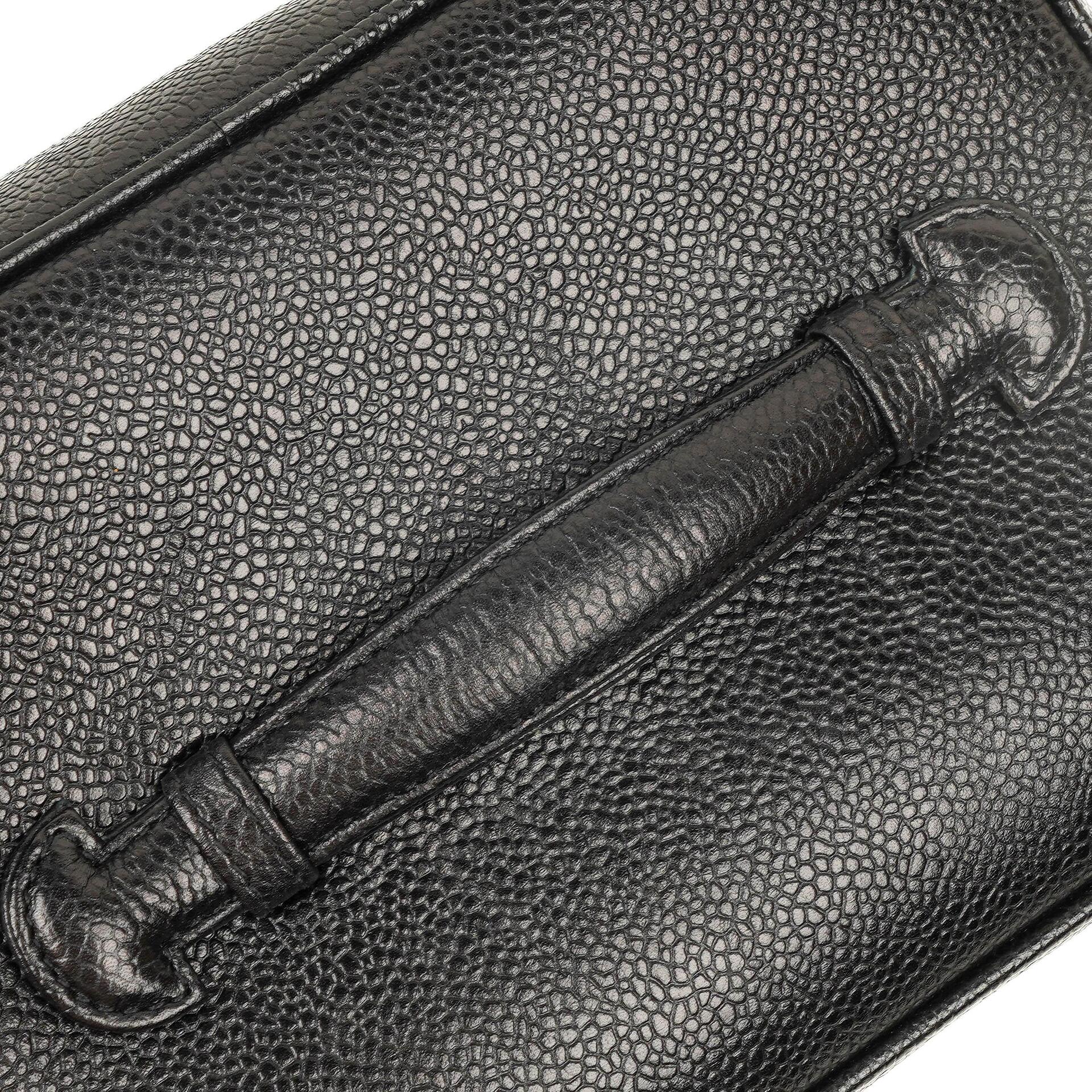 Chanel Kosmetikkoffer aus schwarzem gestepptem Leder