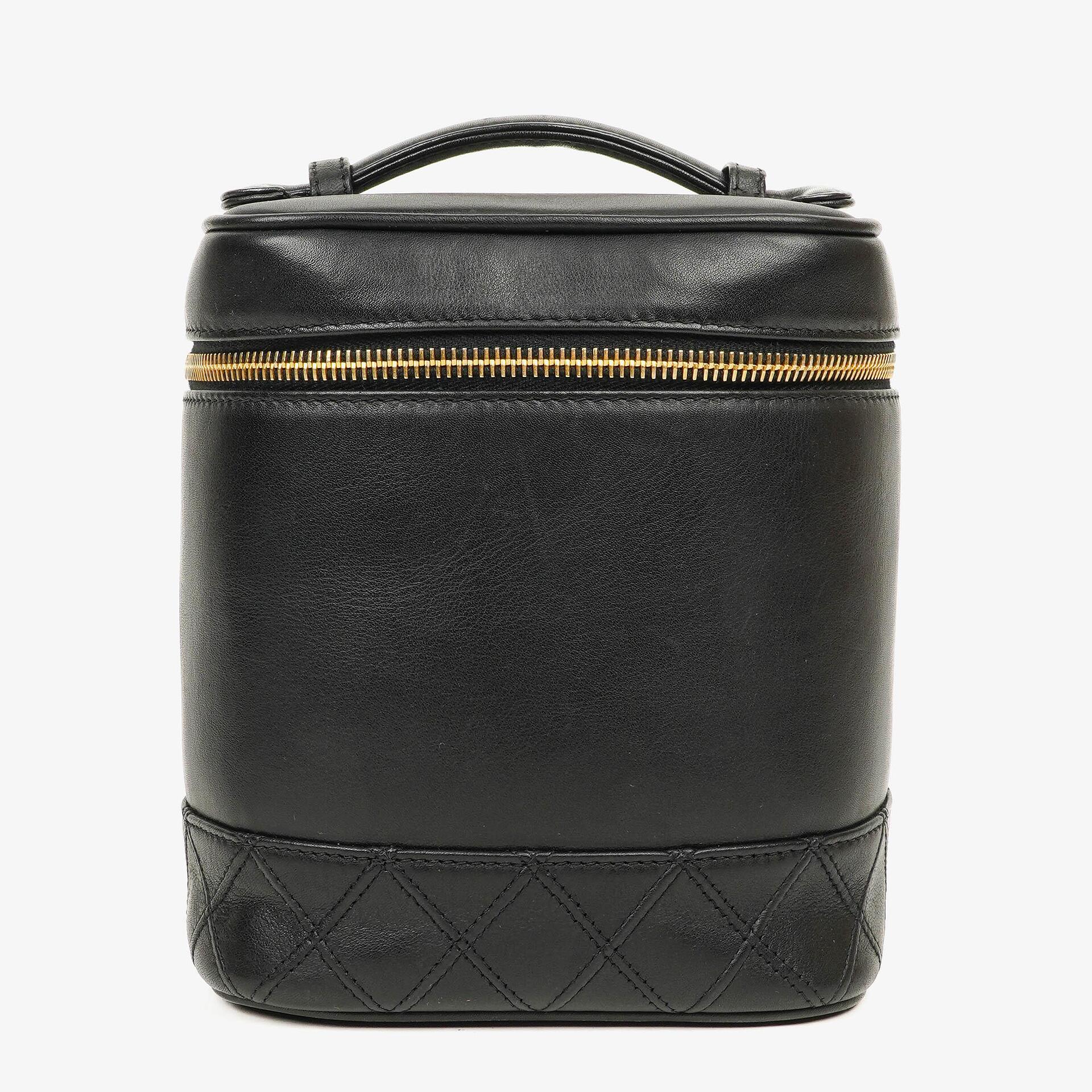 Chanel Kosmetikkoffer aus schwarzem gestepptem Leder