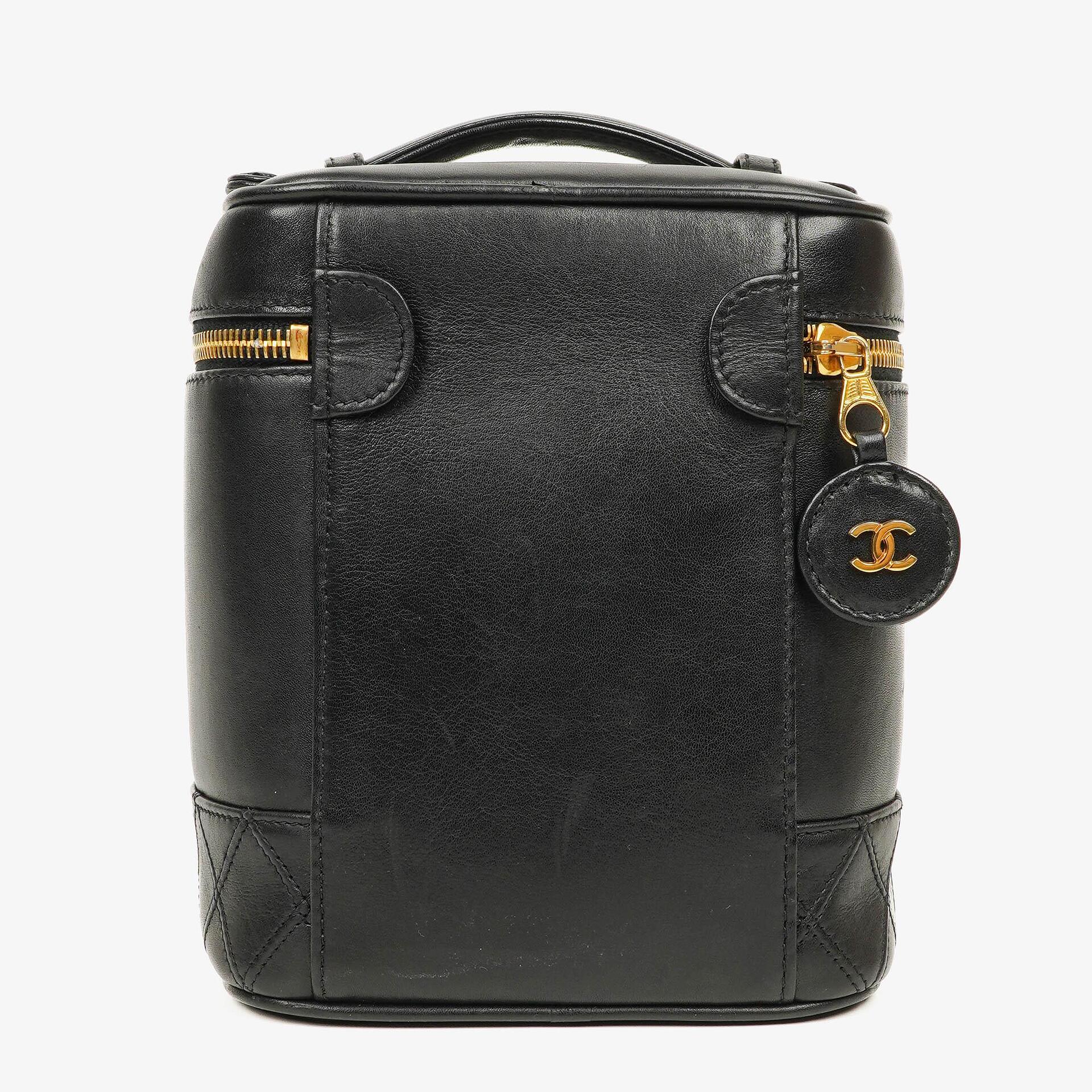 Chanel Kosmetikkoffer aus schwarzem gestepptem Leder