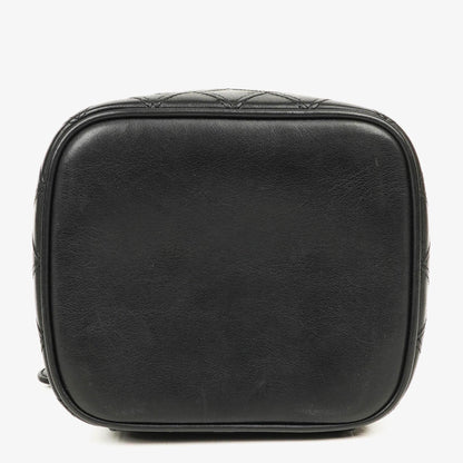 Chanel Kosmetikkoffer aus schwarzem gestepptem Leder