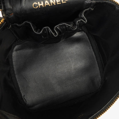Chanel Kosmetikkoffer aus schwarzem gestepptem Leder