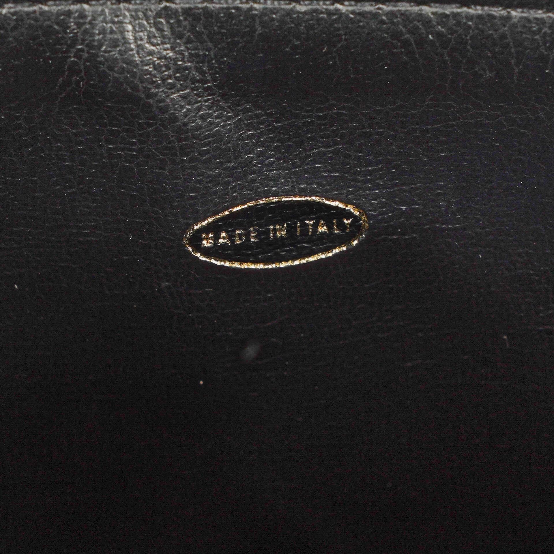 Chanel Kosmetikkoffer aus schwarzem gestepptem Leder