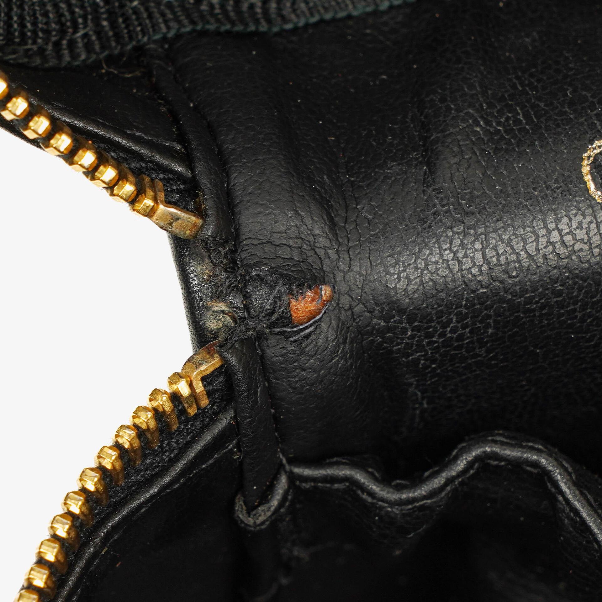 Chanel Kosmetikkoffer aus schwarzem gestepptem Leder