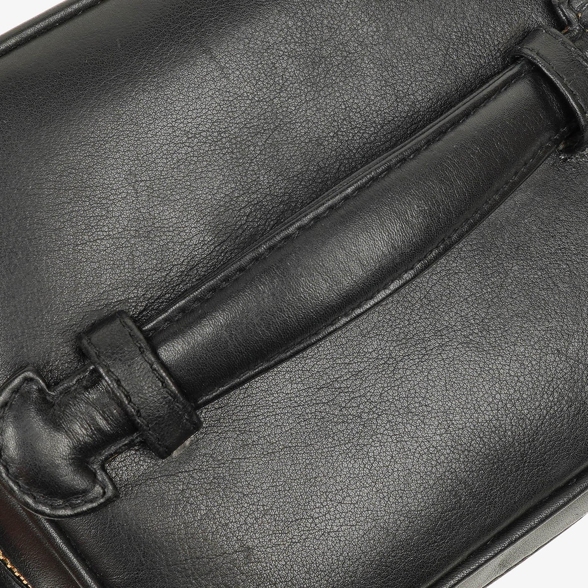 Chanel Kosmetikkoffer aus schwarzem gestepptem Leder