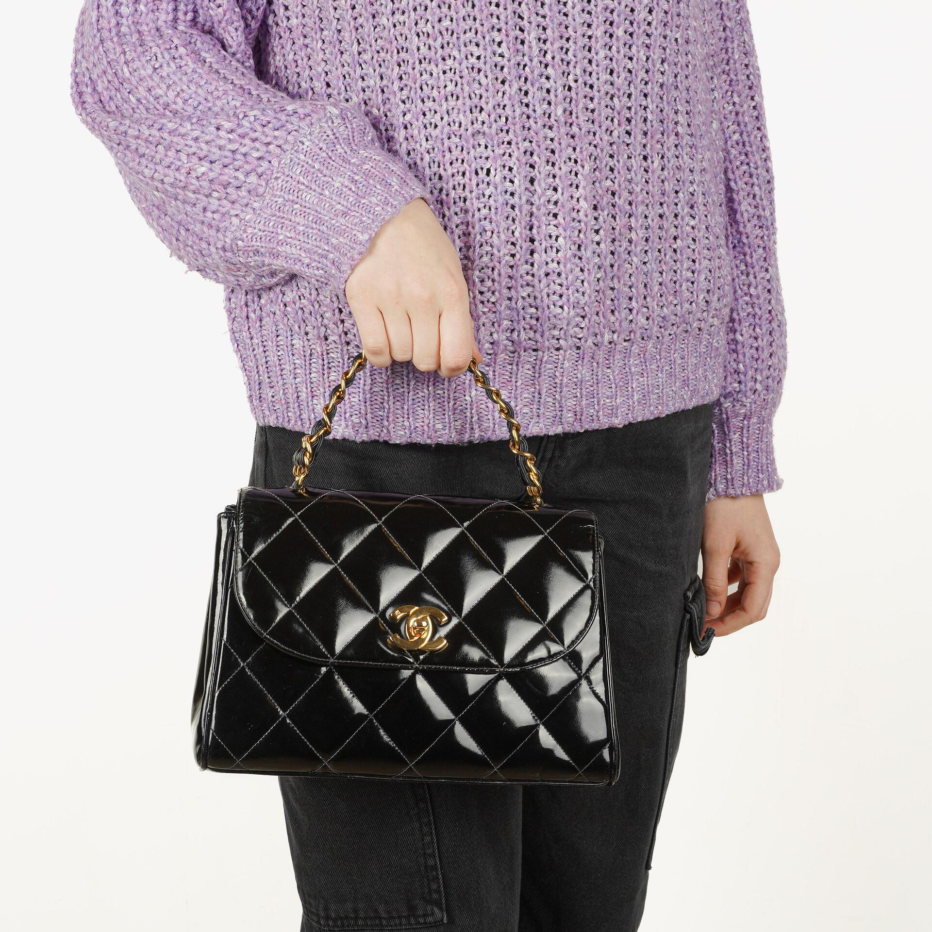 Chanel CC Flap Doppelketten-Tasche aus schwarzem gestepptem Patentleder