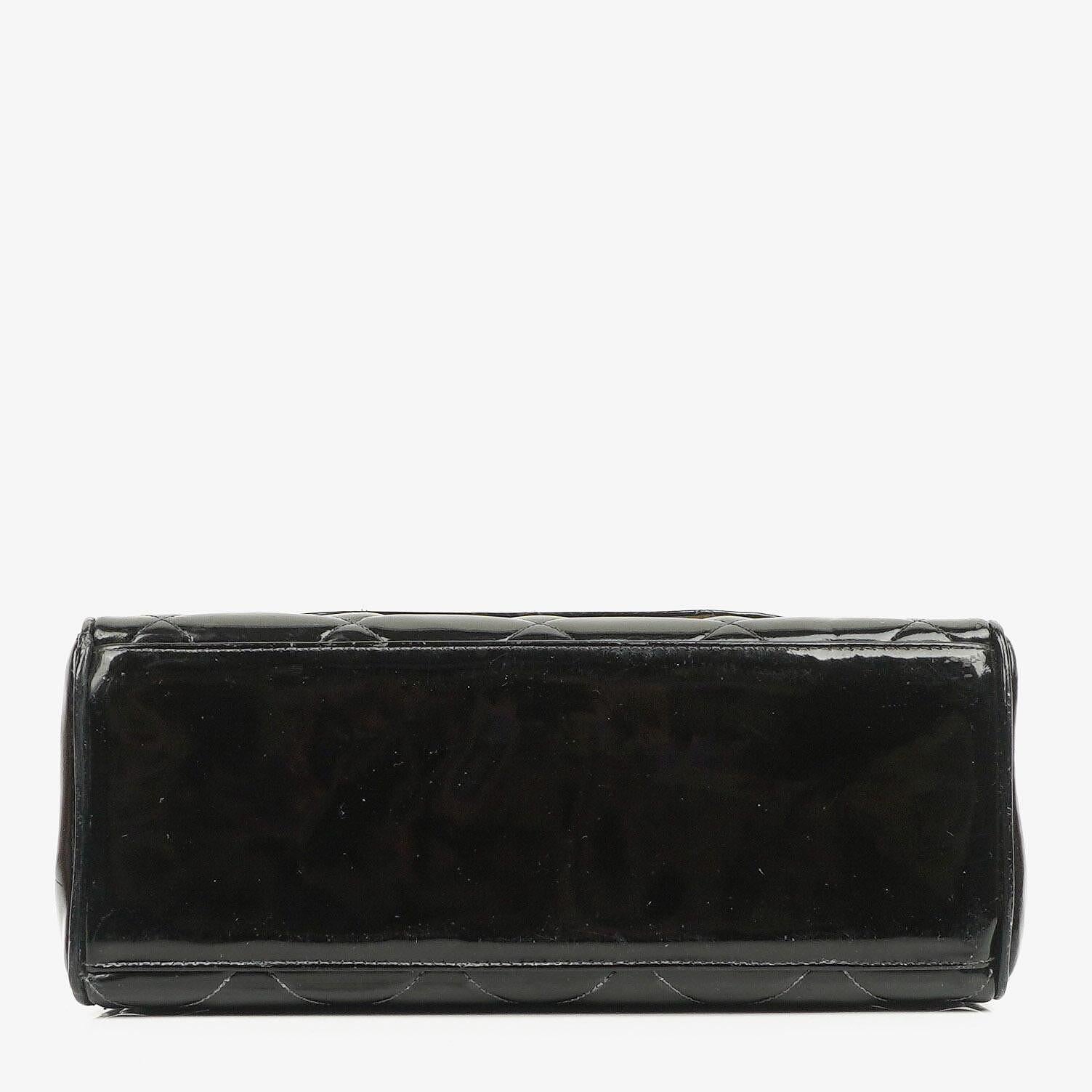 Chanel CC Flap Doppelketten-Tasche aus schwarzem gestepptem Patentleder