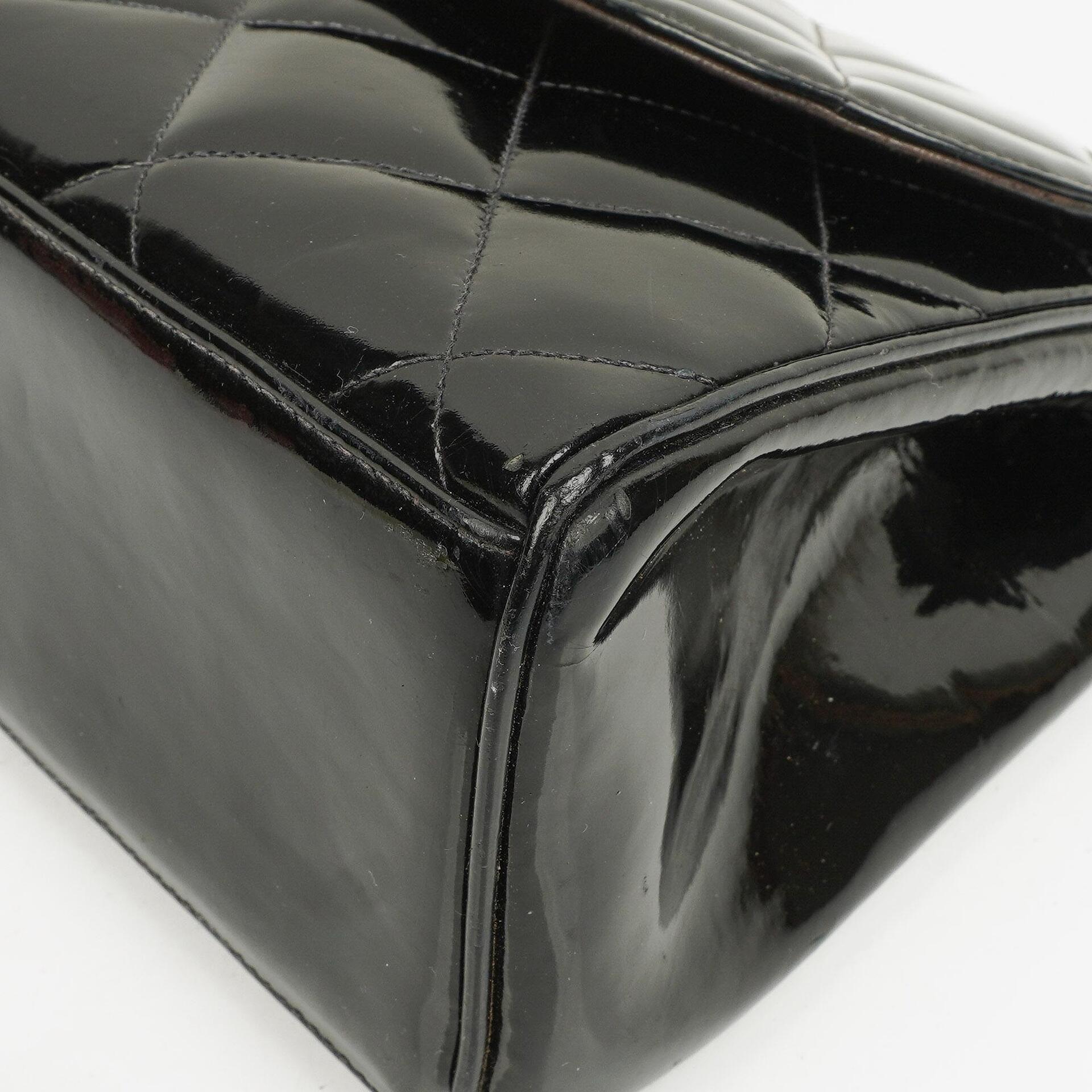 Chanel CC Flap Doppelketten-Tasche aus schwarzem gestepptem Patentleder