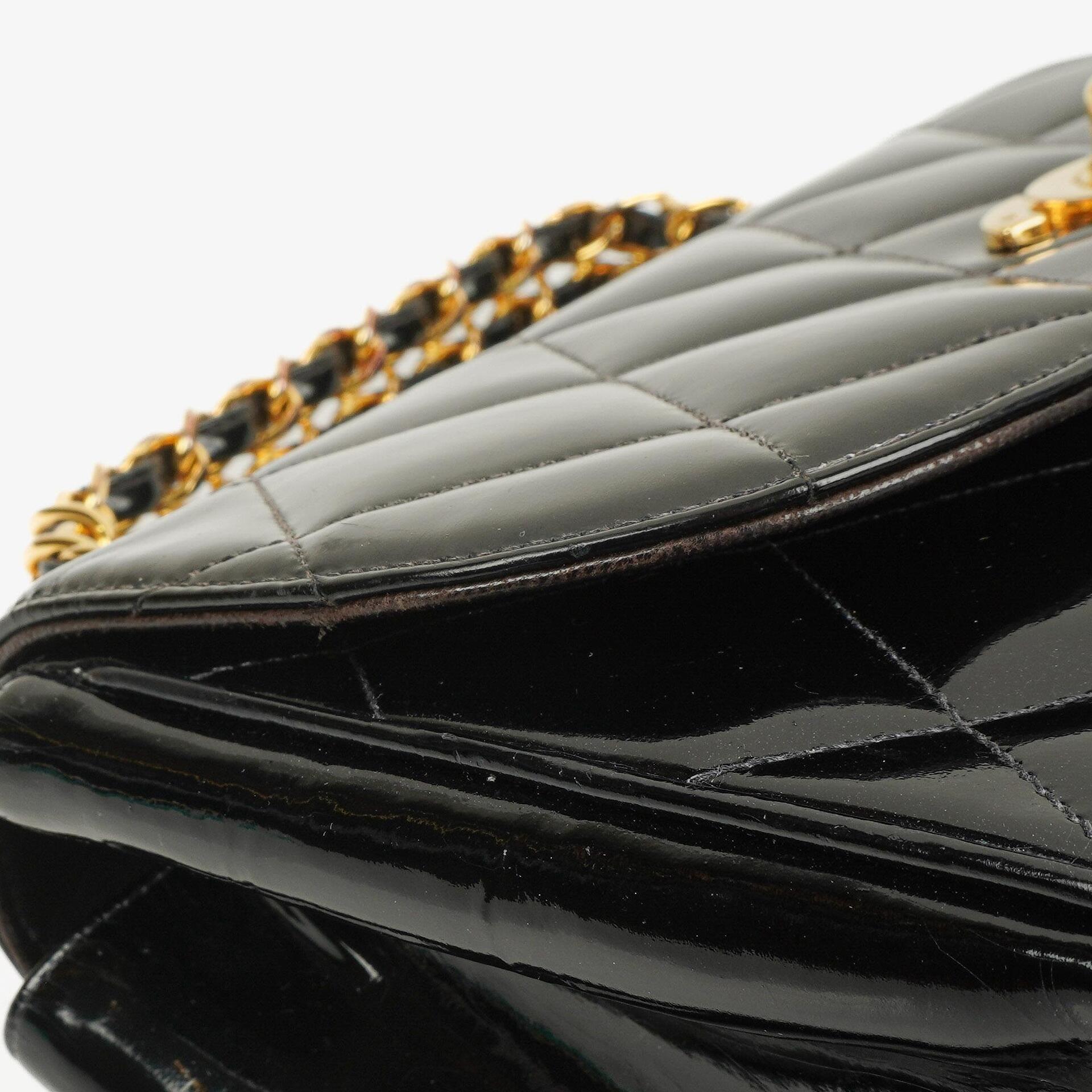 Chanel CC Flap Doppelketten-Tasche aus schwarzem gestepptem Patentleder