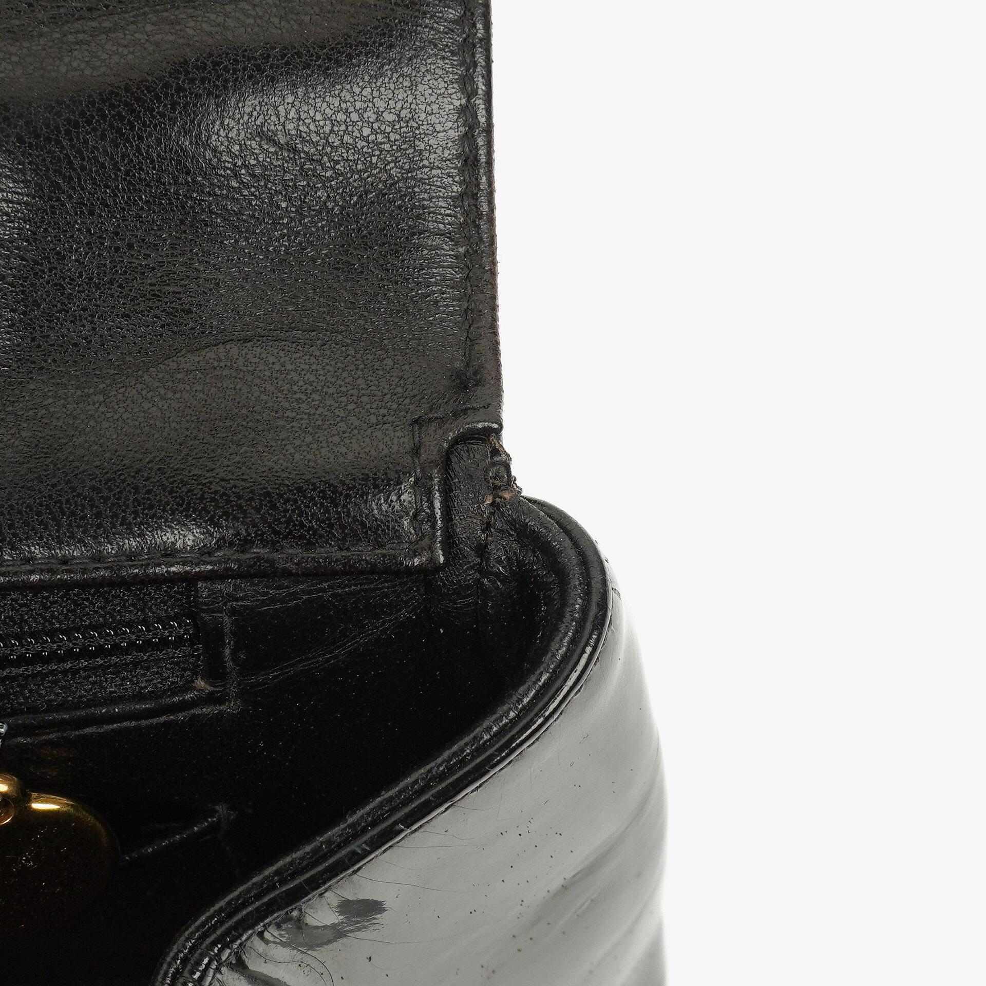 Chanel CC Flap Doppelketten-Tasche aus schwarzem gestepptem Patentleder