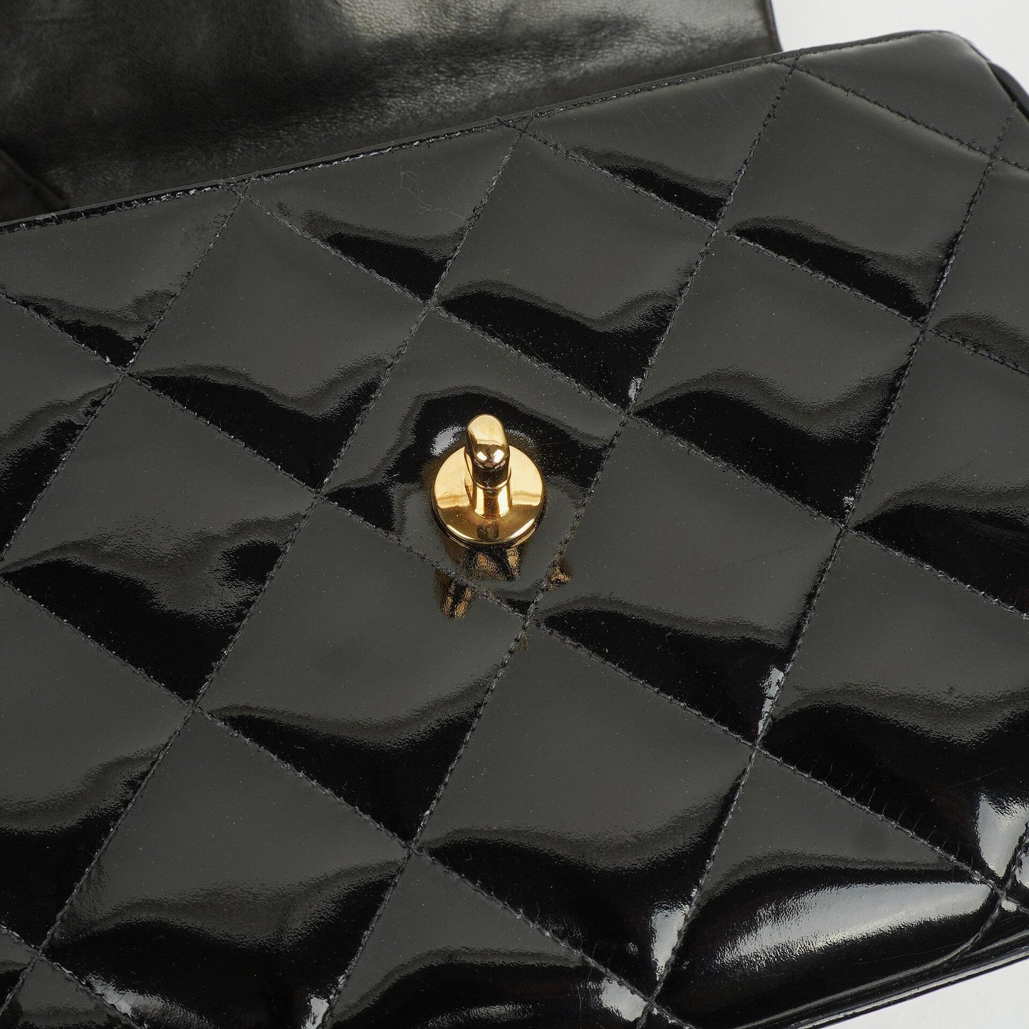 Chanel CC Flap Doppelketten-Tasche aus schwarzem gestepptem Patentleder
