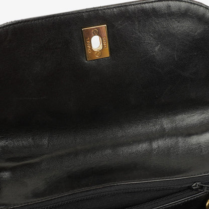 Chanel CC Flap Doppelketten-Tasche aus schwarzem gestepptem Patentleder