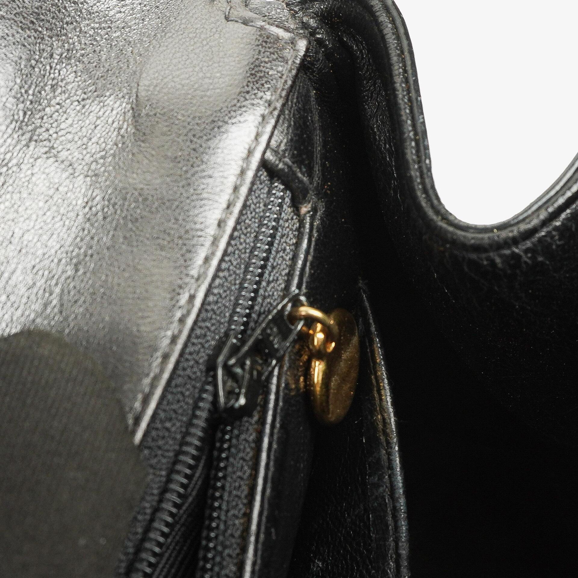 Chanel CC Flap Doppelketten-Tasche aus schwarzem gestepptem Patentleder