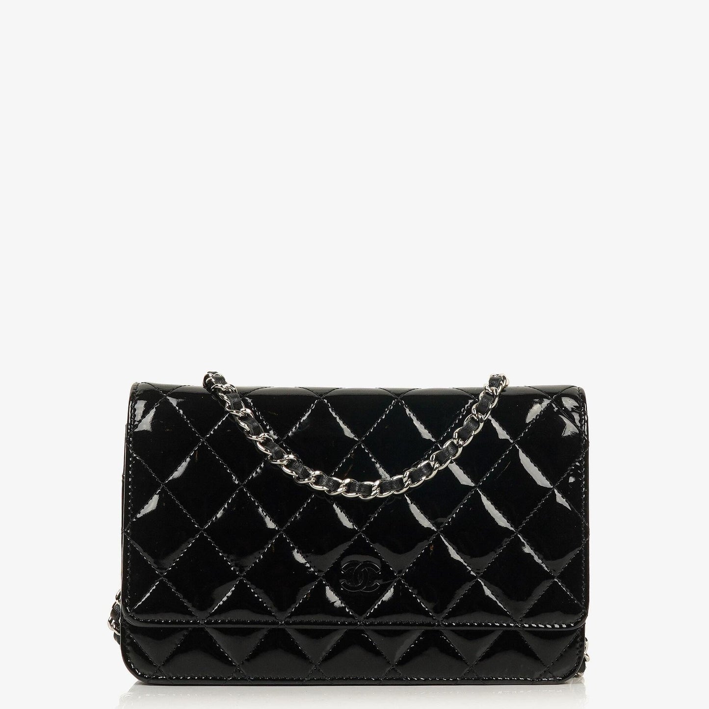 Chanel Wallet On Chain WOC aus schwarzem gestepptem Lackleder mit silberfarbenen Beschlägen